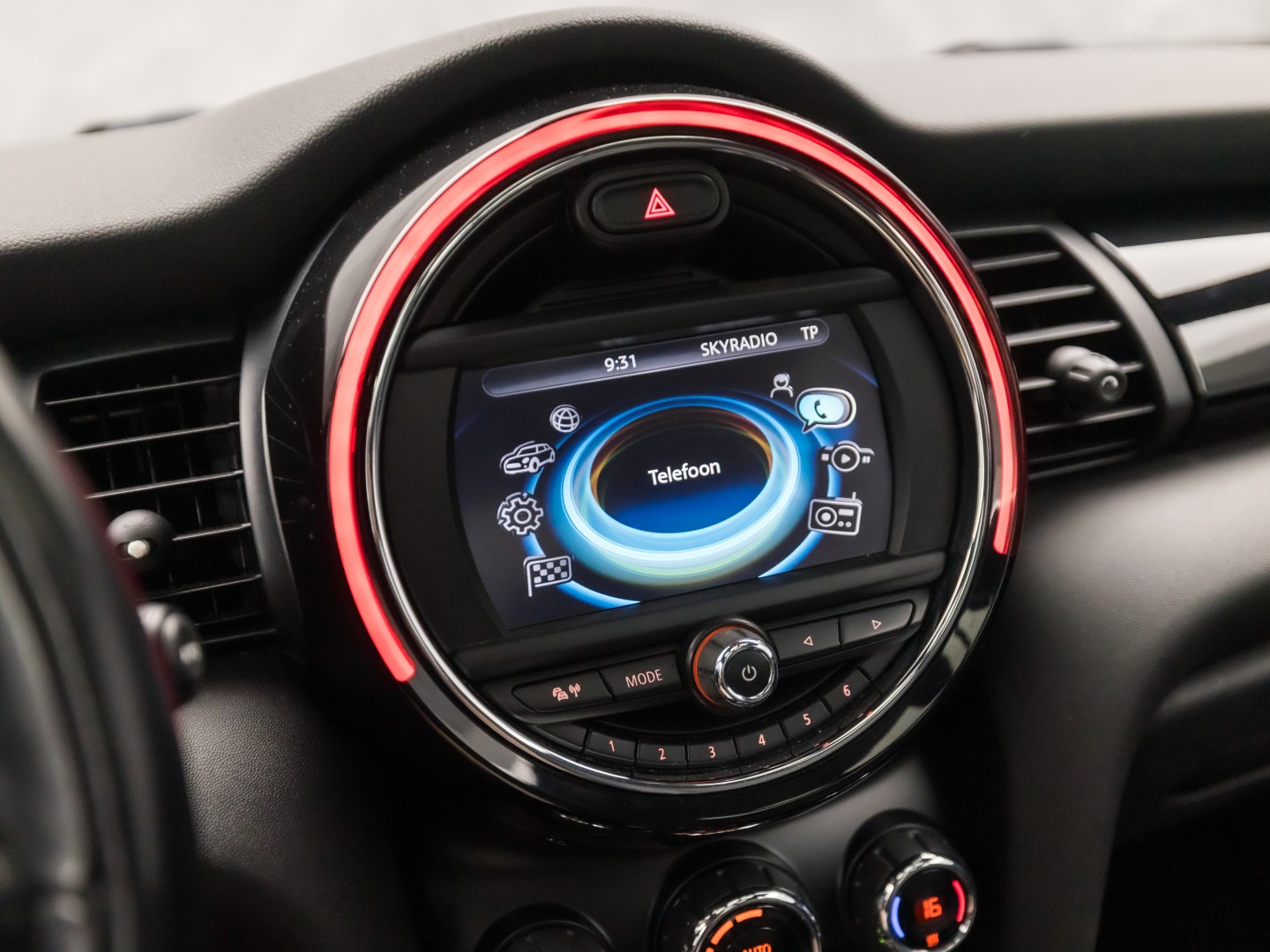 MINI One 1.5 Cooper Marylebone (PANORAMADAK, NAVIGATIE, CLIMATE, LEDER, STOELVERWARMING, SPORTSTOELEN, UNIUN JACK ACHTERLICHTEN, GETINT GLAS, NIEUWSTAAT)