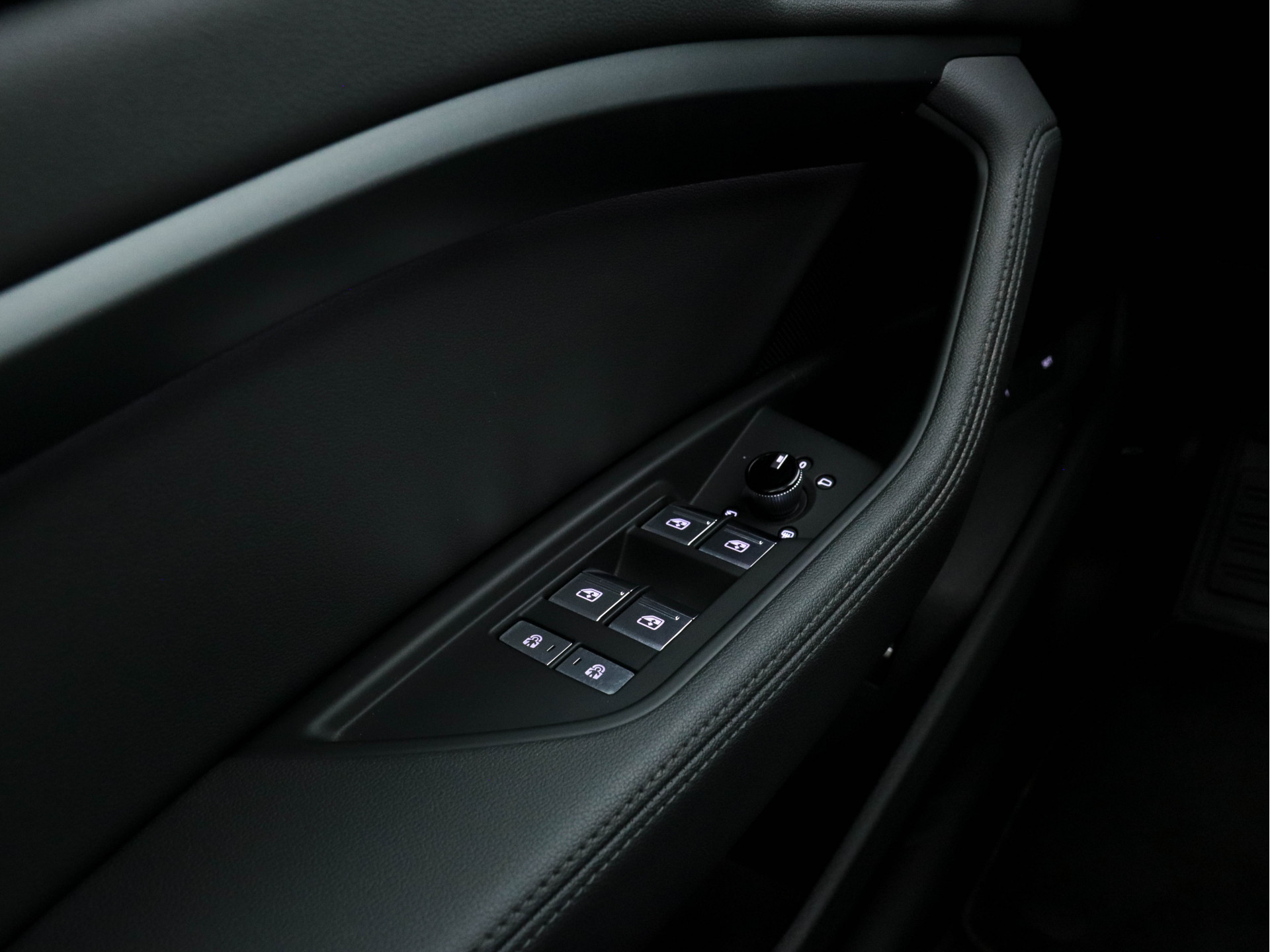 Audi e-tron E-tron 50 Quattro Launch Edition-Plus [ 3-Fase ] ( SOH-100%) (INCL-BTW)  Aut. *PANO | LUXURY-LEATHER | FULL-LED | DIGI-COCKPIT | NAVI-FULLMAP | KEYLESS | BLINDSPOT | MEMORY-PACK | ADAPTIVE-CRUISE | SHIFT-PADDLES | TOWBAR | HEATED-COMFORT-SEATS