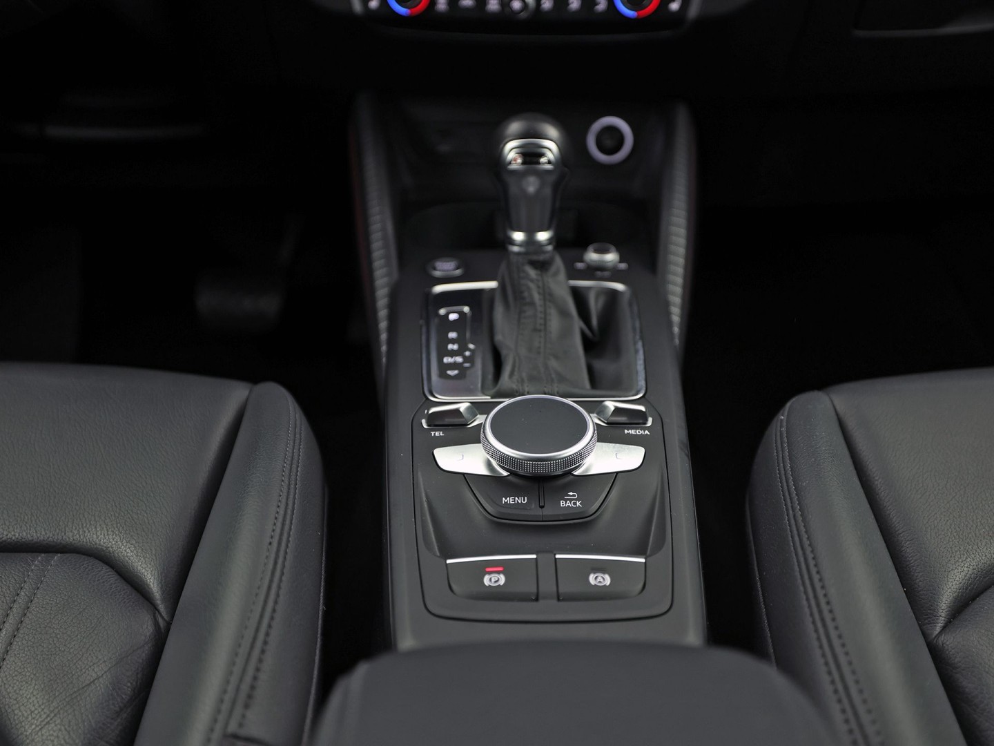 Audi Q2 1.4 TFSI S-Line Sport 150Pk Automaat (VIRTUAL COCKPIT, GROOT NAVI, CLIMATE, LEDER, STOELVERWARMING, SPORTSTOELEN, LED KOPLAMPEN, PARKEERSENSOREN, NIEUWSTAAT)
