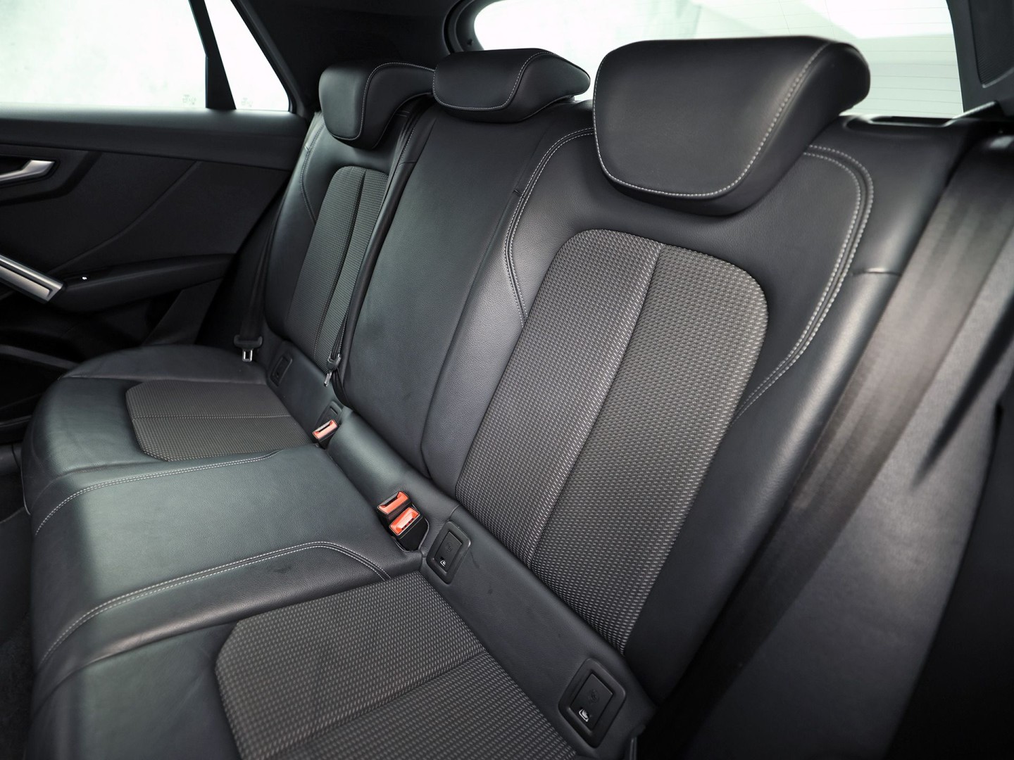 Audi Q2 1.4 TFSI S-Line Sport 150Pk (2X S-LINE, GROOT NAVI, GETINT GLAS, LEDER, LED KOPLAMPEN, SPORTSTOELEN, PARKEERSENSOREN, CRUISE, NIEUWSTAAT)