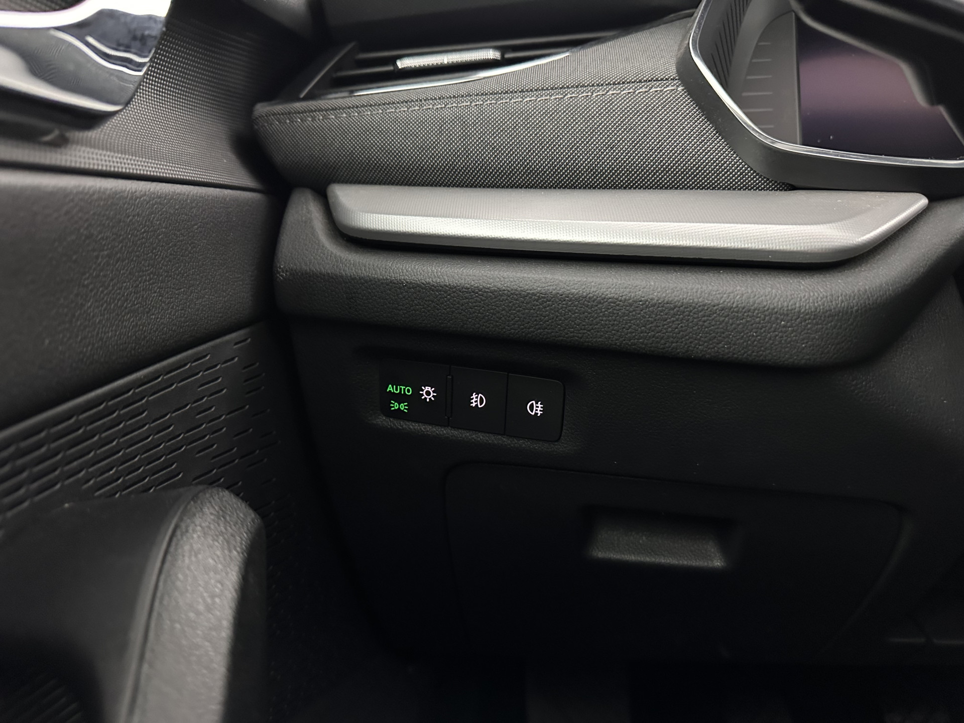 ŠKODA Octavia Combi 1.0 TSI Style (INCL-BTW) *PANO | FULL-LED | LANE-ASSIST | DIGI-COCKPIT | HEATED-COMFORTSEATS | NAVI-FULLMAP | PRIVACYGLASS | KEYLESS | DAB | ECC | PDC | CRUISE | TOWBAR | 18''ALU*