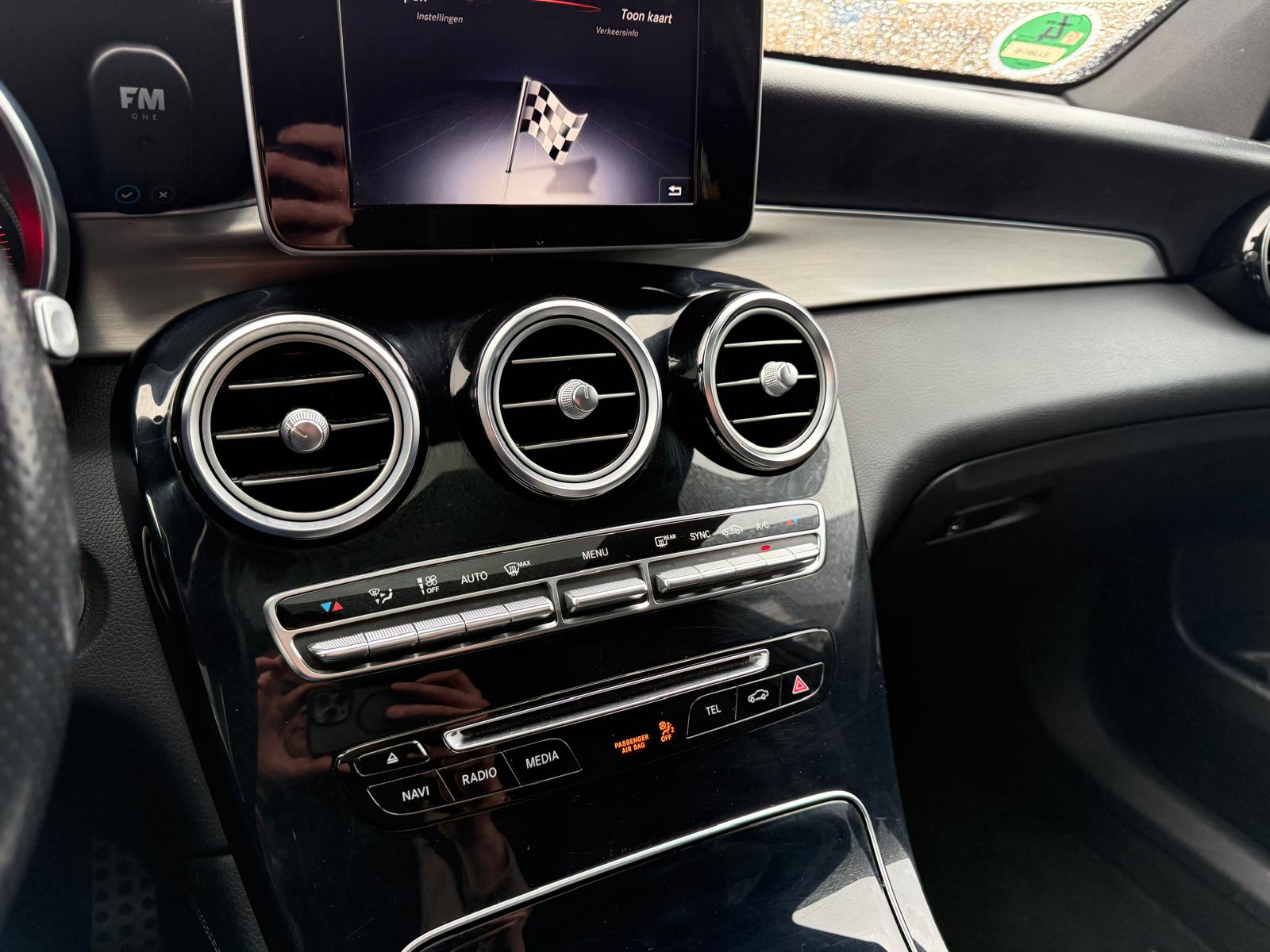 Mercedes-Benz GLC-klasse 220 d 4MATIC Premium Plus | 3/6/12MND GARANTIE | LED | CARPLAY | PANODAK | CRUISE | NAVI | TREKHAAK |