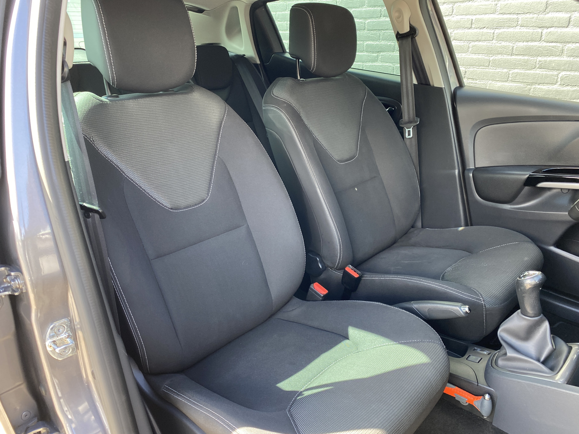 Renault Clio 0.9 TCe ECO Night&Day 90 pk | dealer onderh. | navigatie | cruise control | parkeersensor | privacy glas | airco | NL auto