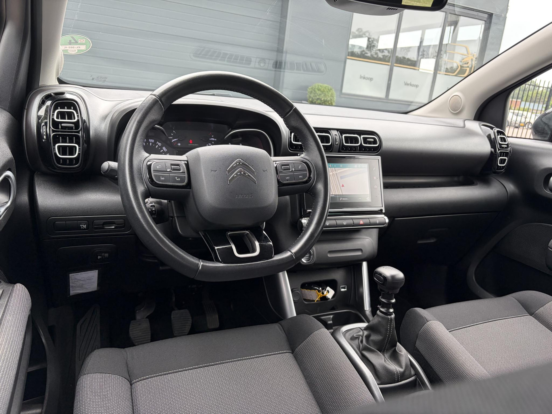 Citroen C3 Aircross 1.2 PureTech S&S Shine 1e Eigenaar l D-riem vv in 07-07-2025 l 360° Camera l Navi l Carplay l Net beurt gehad l Keyless l 17''Lmv l Rijstrooksensor l 110pk l Pdc V+A l 6 Bak l N.A.P l Apk tot 07-2027