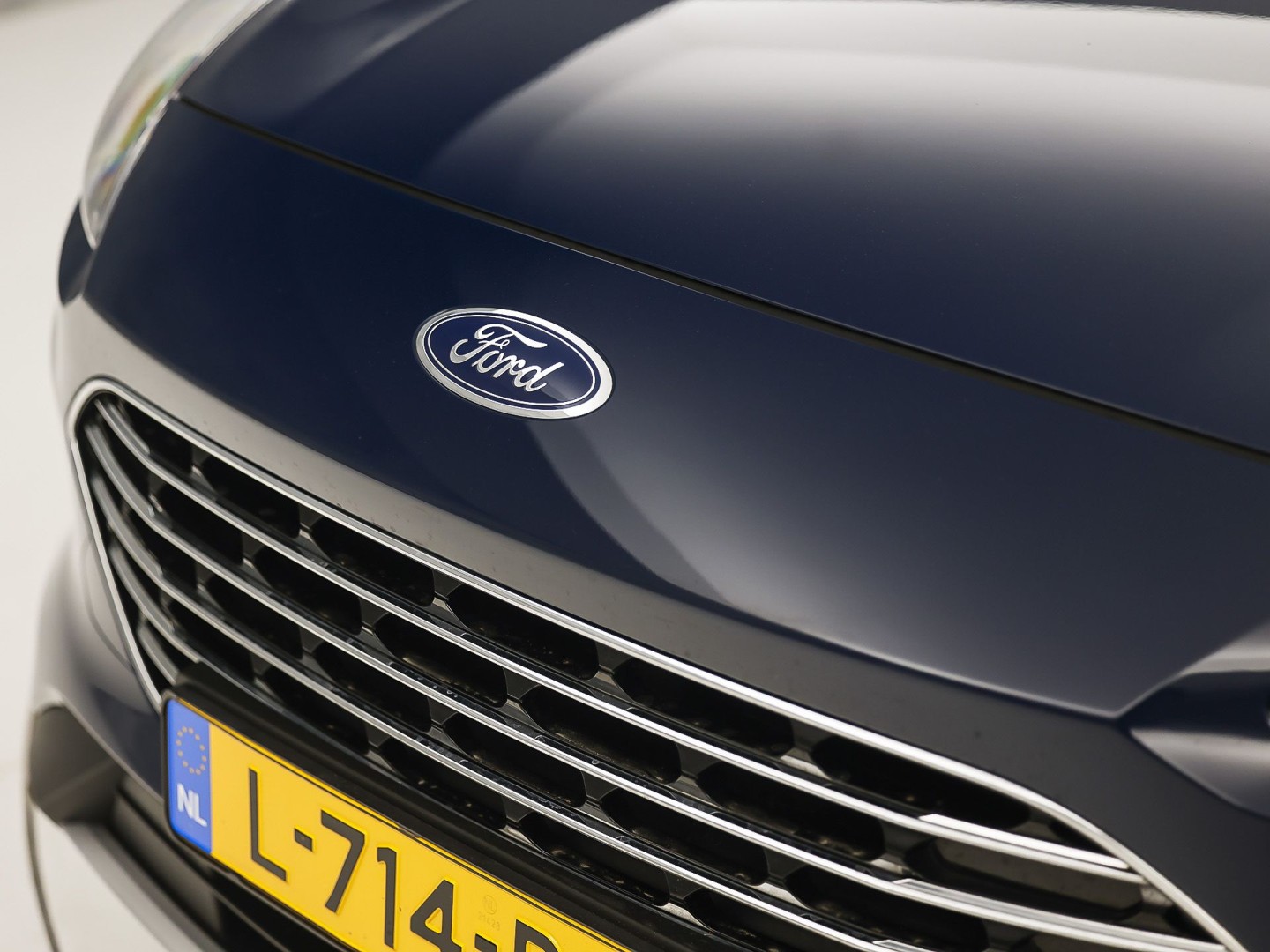 Ford Kuga 2.5 PHEV Titanium 225Pk Automaat (VIRTUAL COCKPIT, APPLE CARPLAY, GROOT NAVI, CAMERA, TREKHAAK, SPORTSTOELEN, KEYLESS, CRUISE, LANE ASSIST, NIEUWSTAAT)