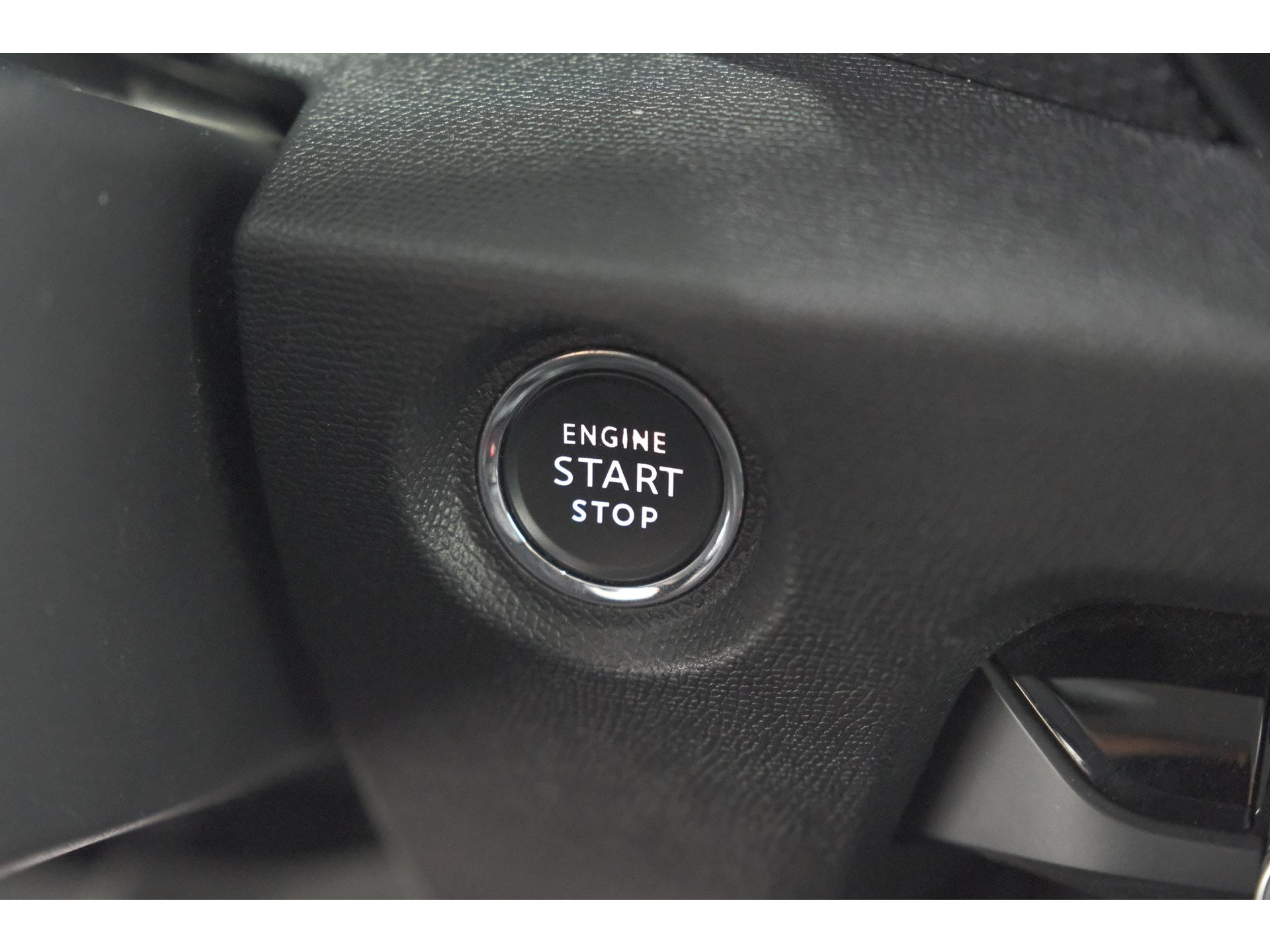 Citroen C4 Puretech 130 Feel Pack | Head-Up Display | Camera | Navigatie | Keyless Entry