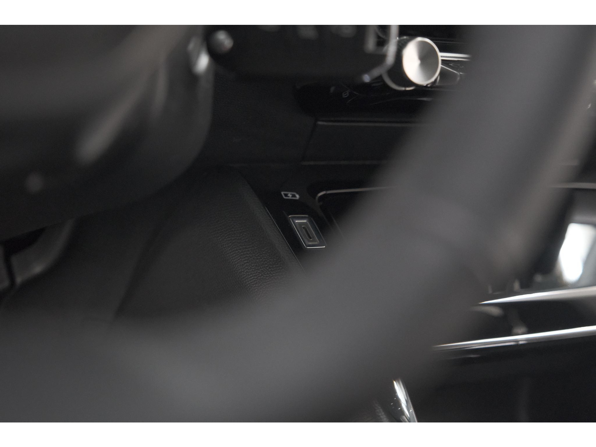Peugeot 208 PureTech 100 Allure | Parkeersensoren | Navigatie | Apple Carplay