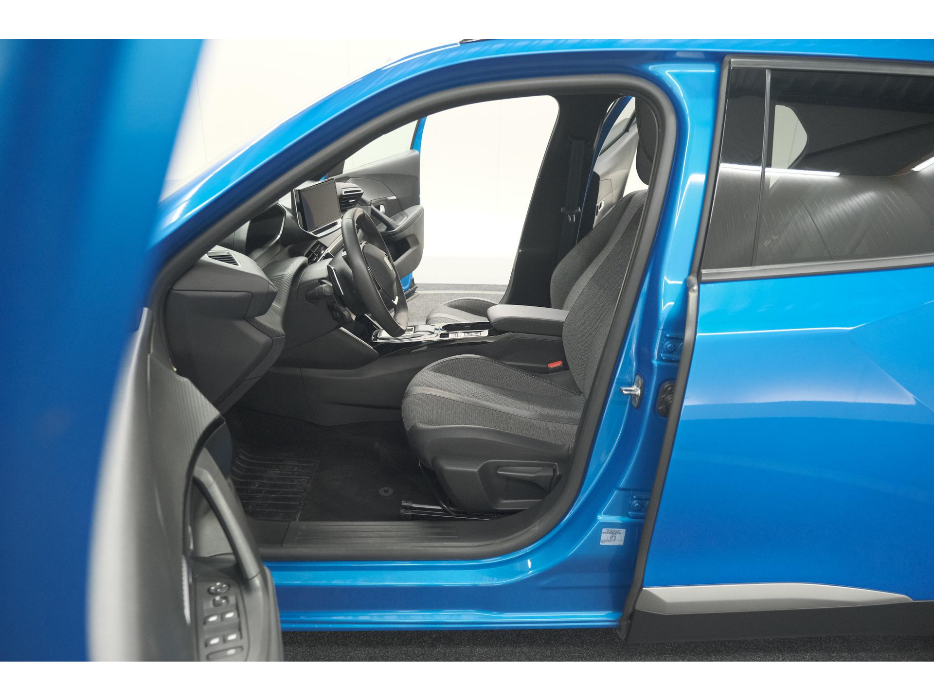 Peugeot 2008 PureTech 130 EAT8 Blue Lease Allure | Camera | Navigatie | Parkeersensoren | Apple Carplay