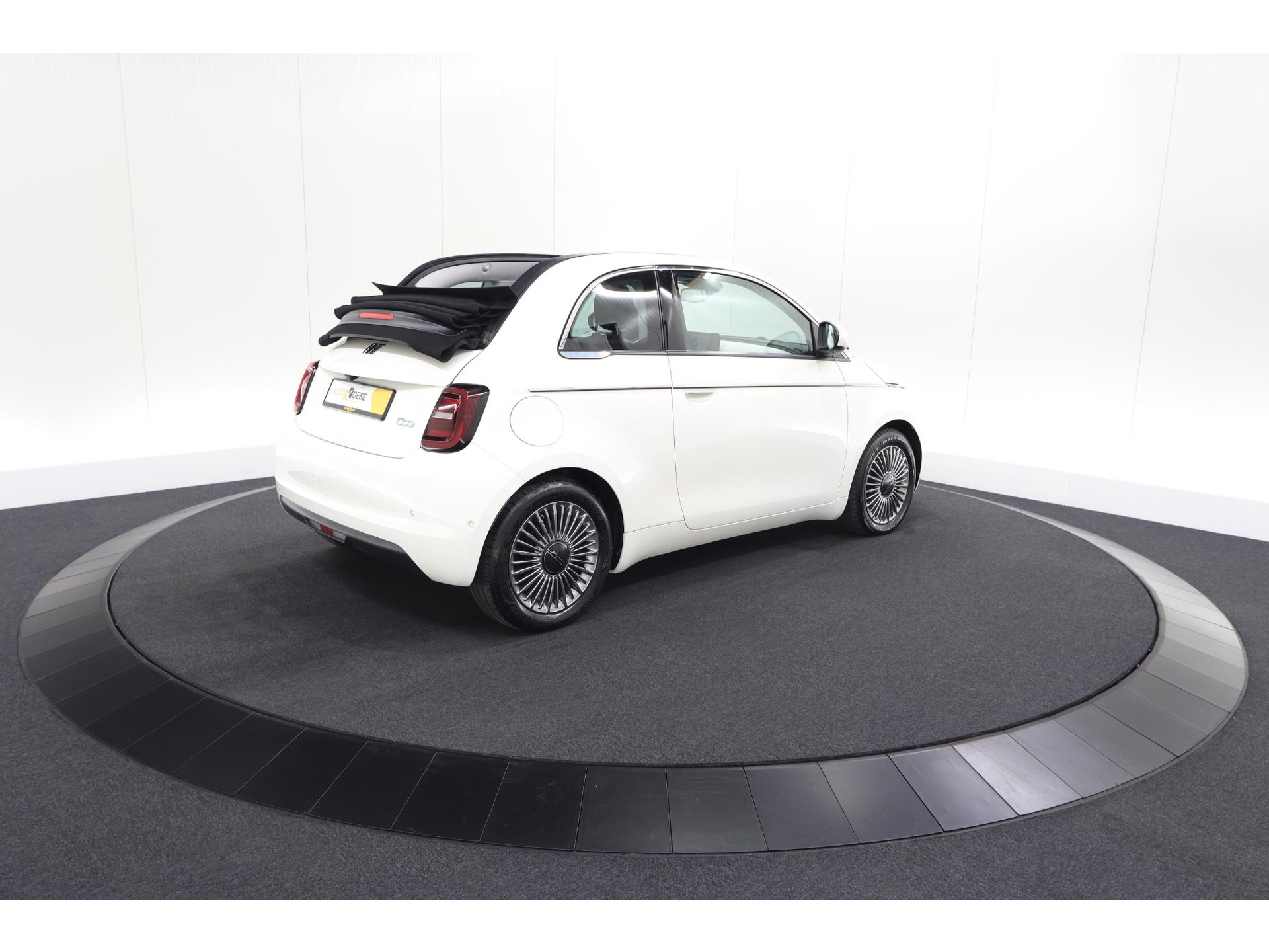 Fiat 500 C Icon 42 kWh | 97,3% SOH | Convenience Pack | Camera | Dodehoekdetectie | Stoelverwarming