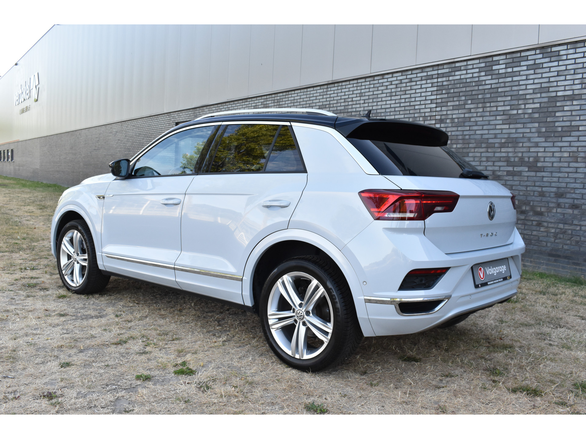 Volkswagen T-Roc 1.5 TSI Sport Business R Carplay Automaat R-line Zwart dak