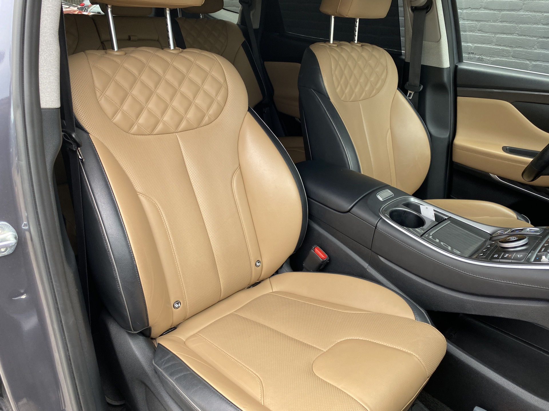 Hyundai Santa Fe 1.6 T-GDI HEV 230 pk Premium AUT. | dealer onderh. | leder inter. | 360 camera | trekhaak | memory | stoel-/stuurvw.