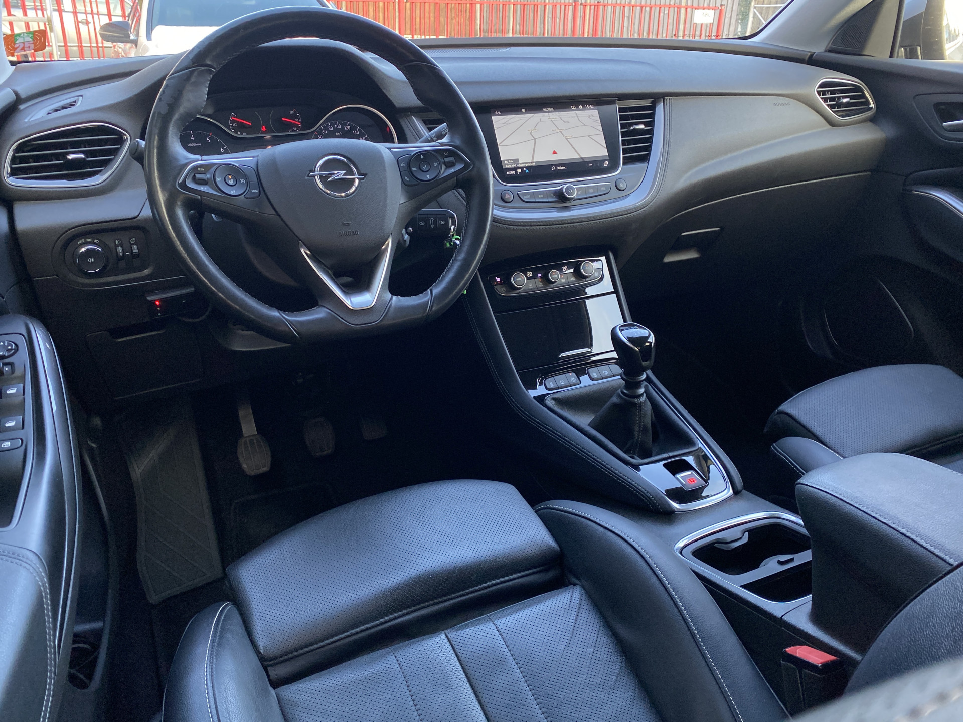 Opel Grandland X 1.2 Turbo Business Executive 130 pk | 1e eigenaar | dealer onderh. | leder interieur | navigatie | camera | carplay