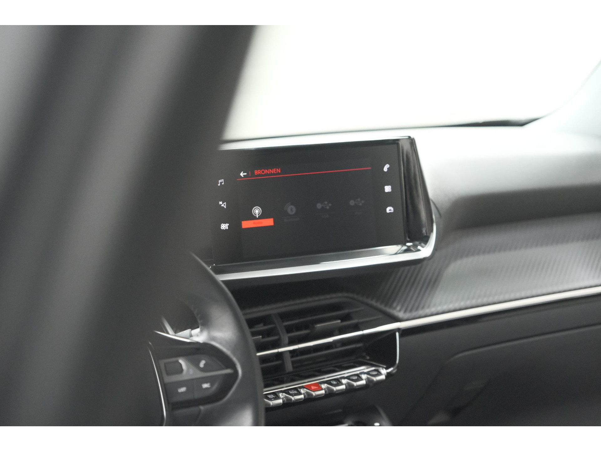 Peugeot 2008 PureTech 130 EAT8 Allure | Trekhaak | Camera | Navigatie | Apple Carplay