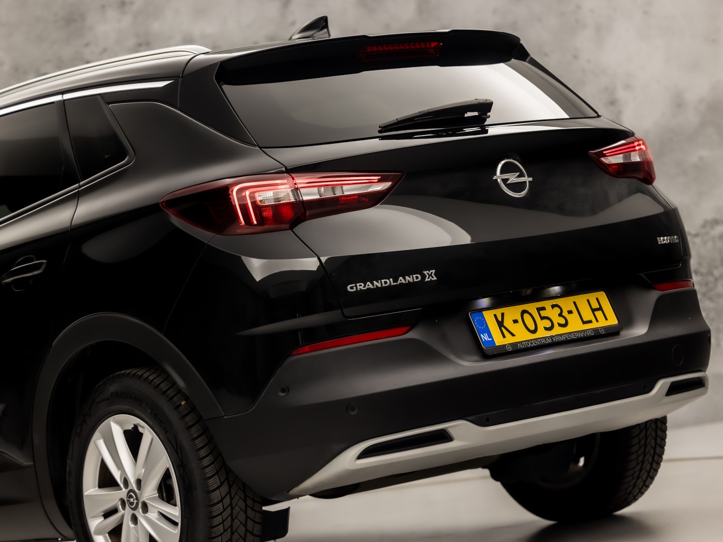 Opel Grandland X 1.2 Innovation Turbo Sport (APPLE CARPLAY, GROOT NAVI, CLIMATE, LEDER, CAMERA, SPORTSTOELEN, GETINT GLAS, CRUISE, NIEUWSTAAT)