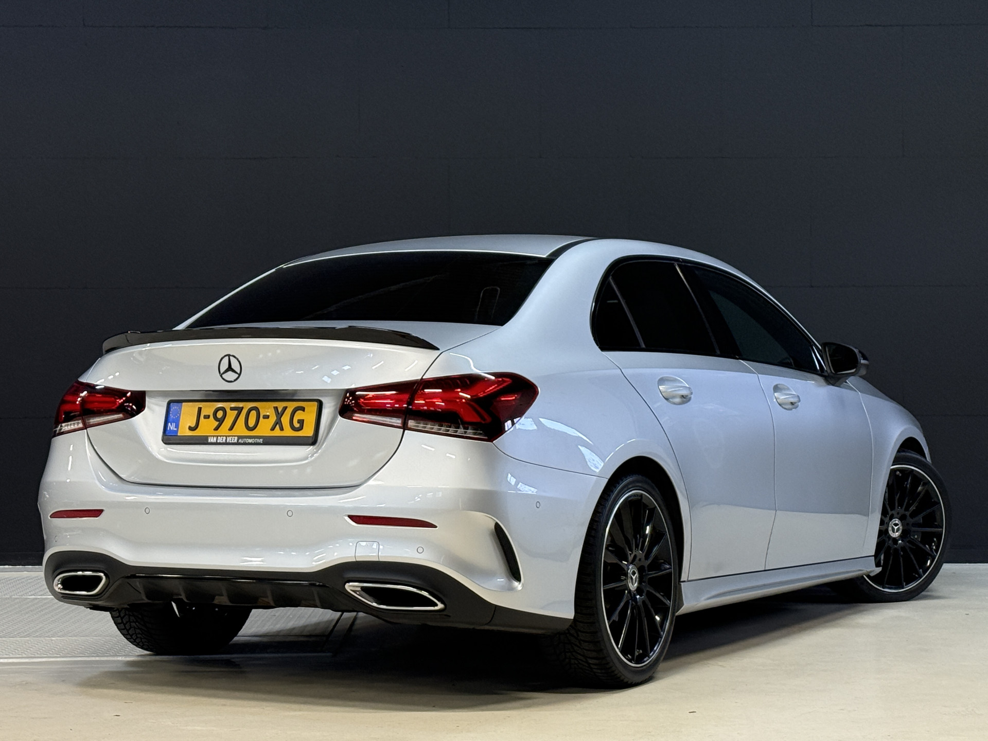 Mercedes-Benz A-klasse 220 4MATIC Premium | Panoramadak | Sfeerverlichting | Camera