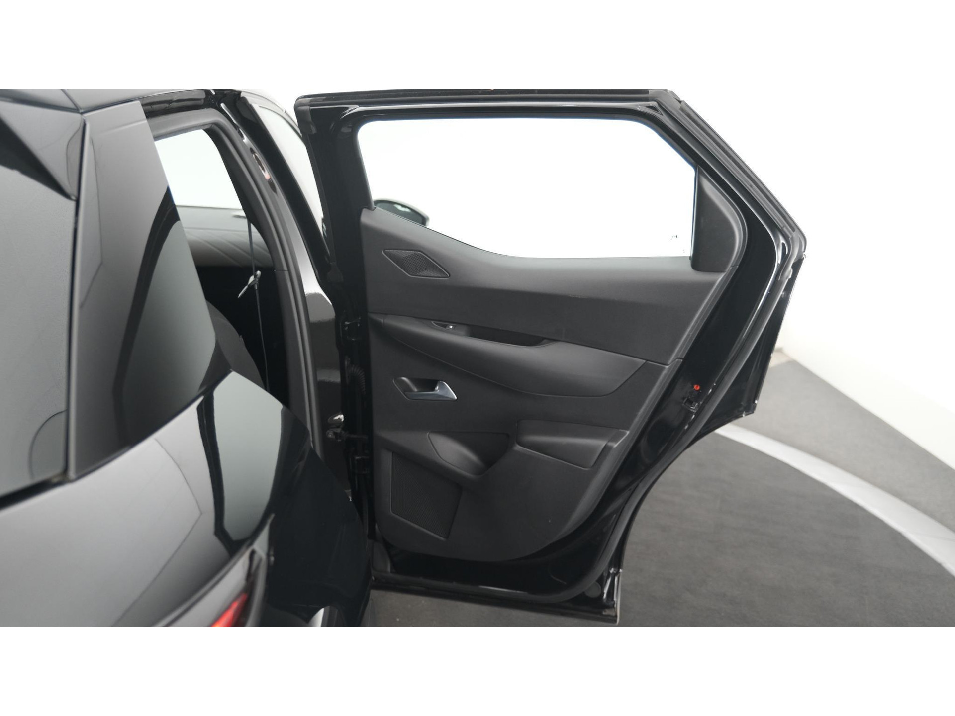 DS 3 Crossback PureTech 100 Montmartre | Parkeersensoren | Apple Carplay | Allseason Banden | Navigatie | Climate Control