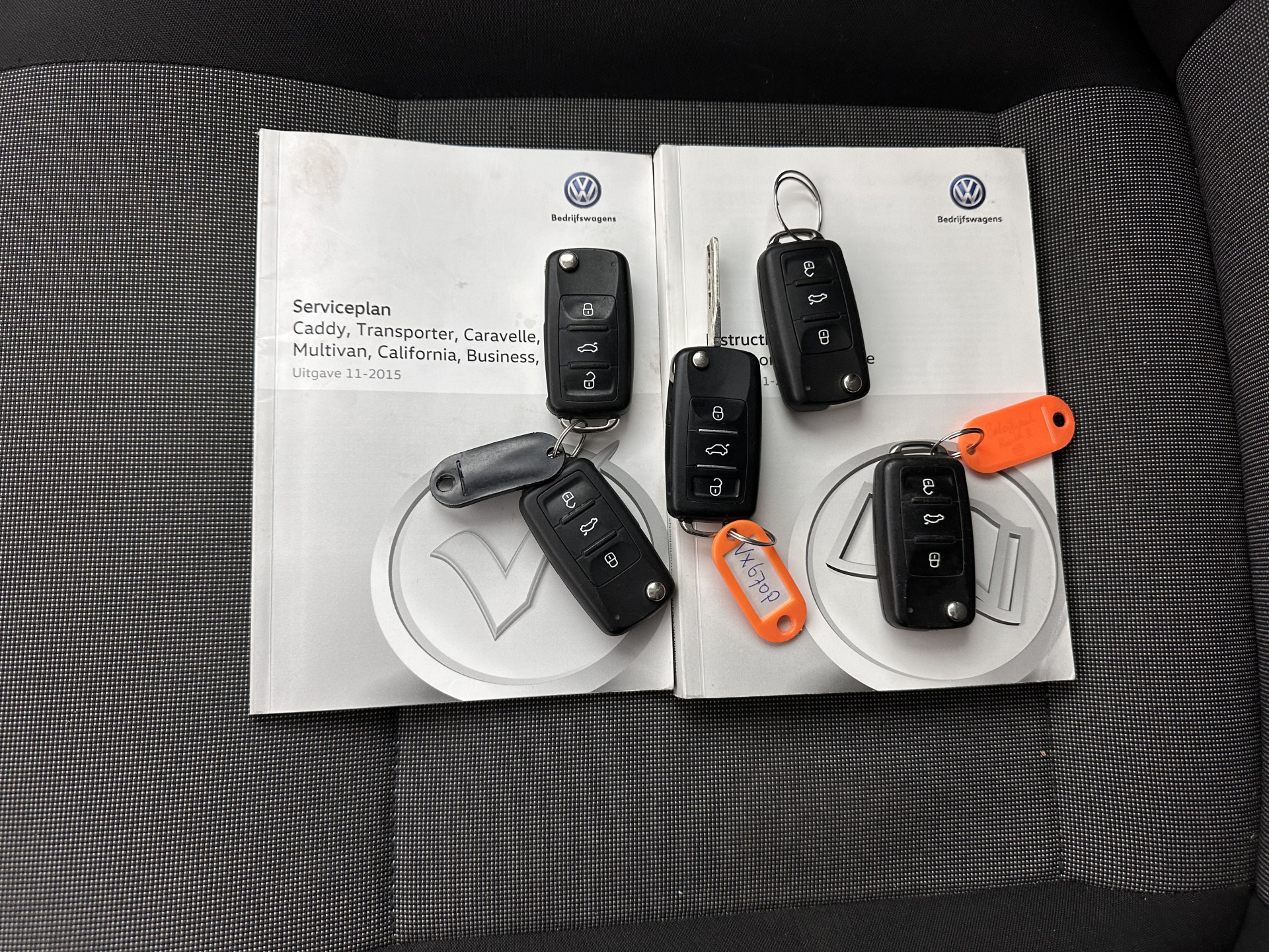 Volkswagen Transporter 2.0 TDI L1H2 Comfortline *NAVI-FULLMAP | AIRCO | CRUISE | CAMERA | INVENTER | DAB | PARKINGHEATER | COMFORTSEATS | PDC | TOWBAR*