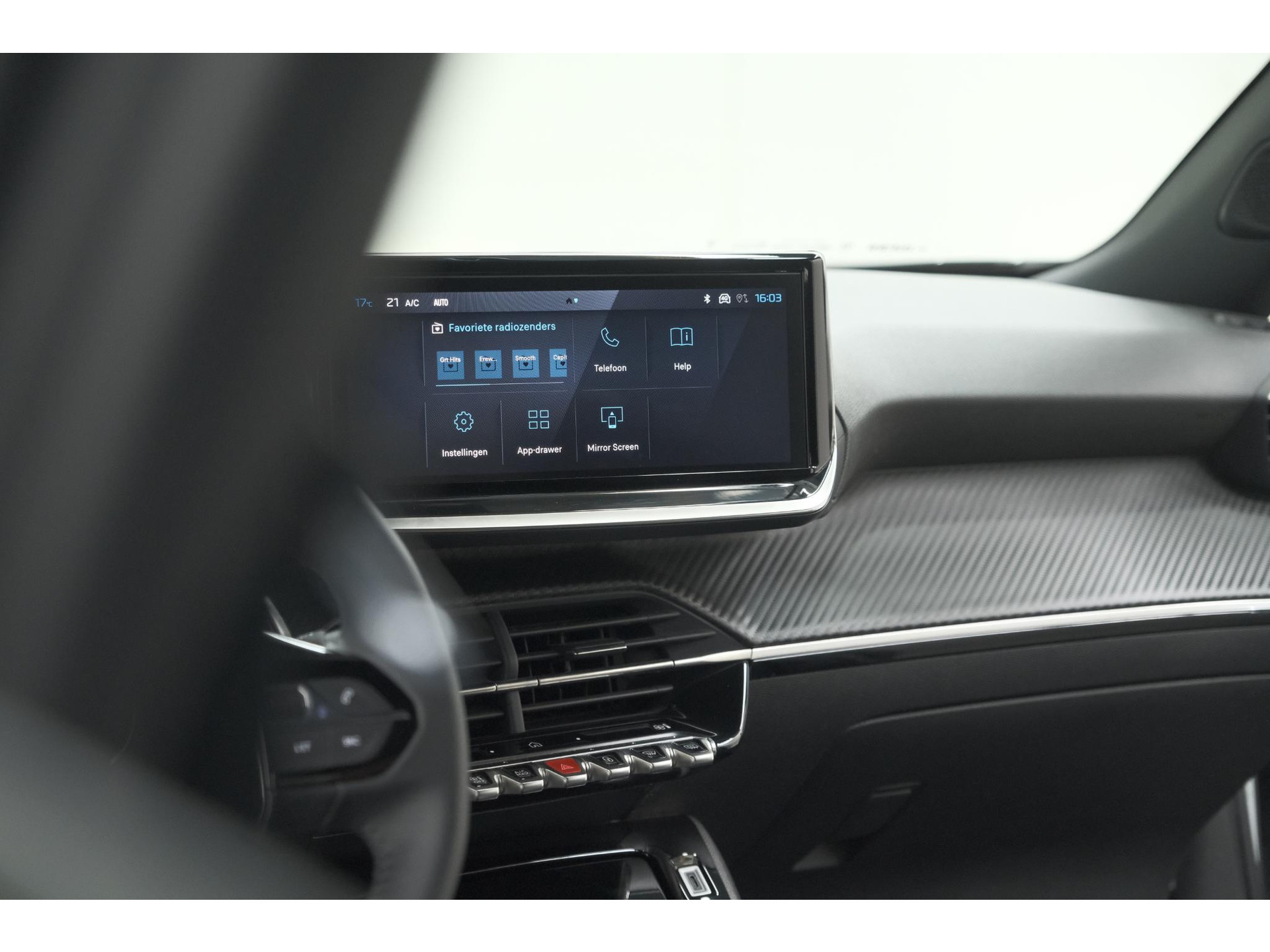 Peugeot 2008 PureTech 130 EAT8 Allure | 100% Benzine | Parkeersensoren Voor + Achter | Apple CarPlay | Climate Control