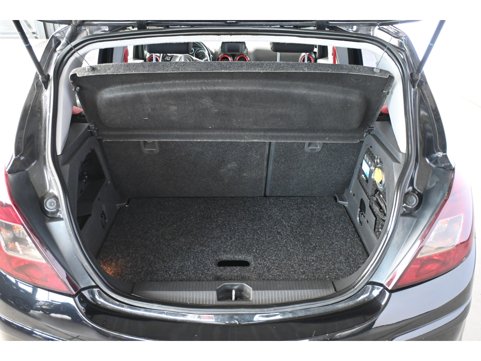 Opel Corsa 1.6-16V GSI 150 PK! Cruise control Lichtmetaal Navigatie Xenon Elektrisch Pakket Inruil Mogelijk!