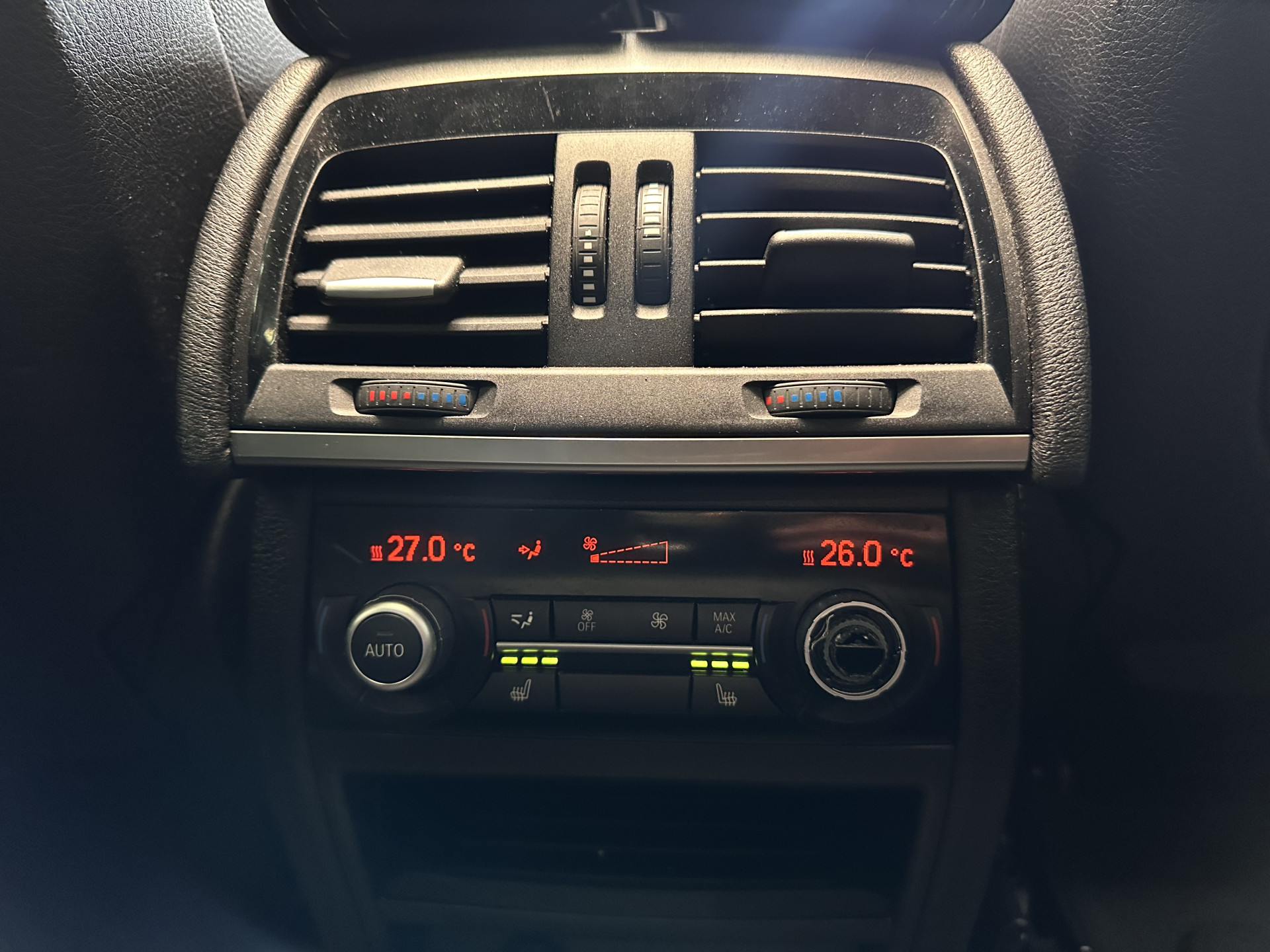 BMW X6 xDrive30d High Executive (INCL-BTW) Aut. *PANO | LEATHER | FULL-LED | HARMAN/KARDON | BLINDSPOT | MEMORY-PACK | DIGI-COCKPIT | HEATED-COMFORTSEATS | NAVI-FULLMAP | PRIVACYGLASS | HEAD-UP | ADAPTIVE-CRUISE | 19"ALU*