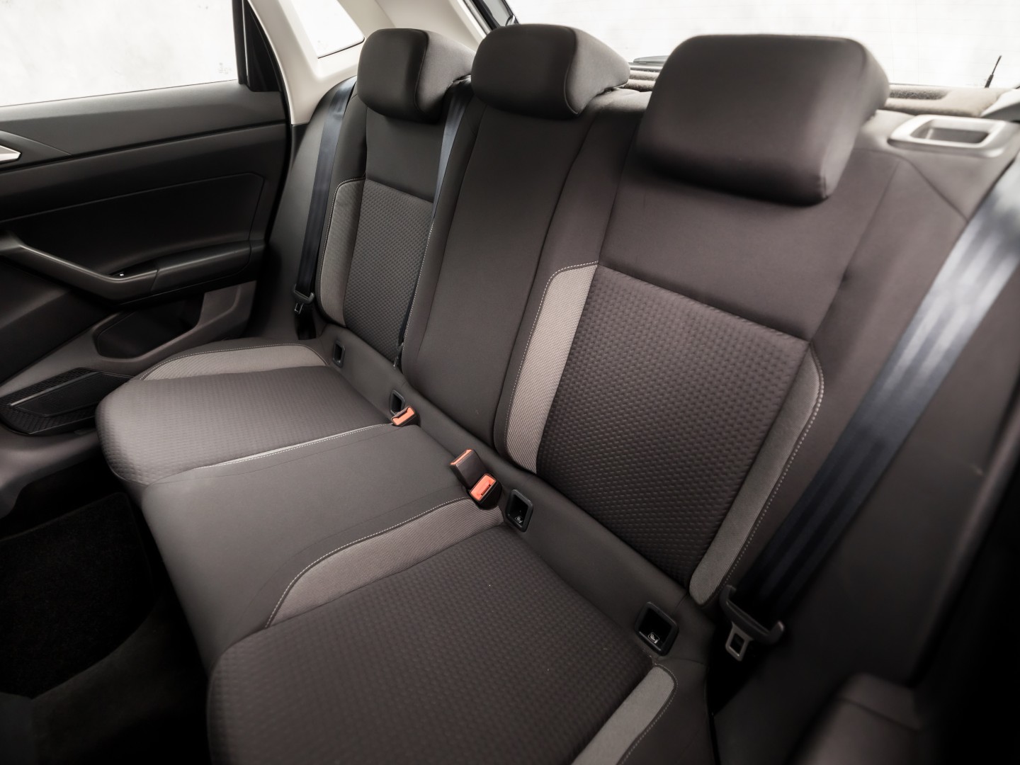 Volkswagen Polo 1.0 TSI Sport (VIRTUAL COCKPIT, 1e EIGENAAR, APPLE CARPLAY, GROOT NAVI, CLIMATE, STOELVERWARMING, SPORTSTOELEN, GETINT GLAS, LM VELGEN, CRUISE, PARKEERSENSOREN, NIEUWSTAAT)