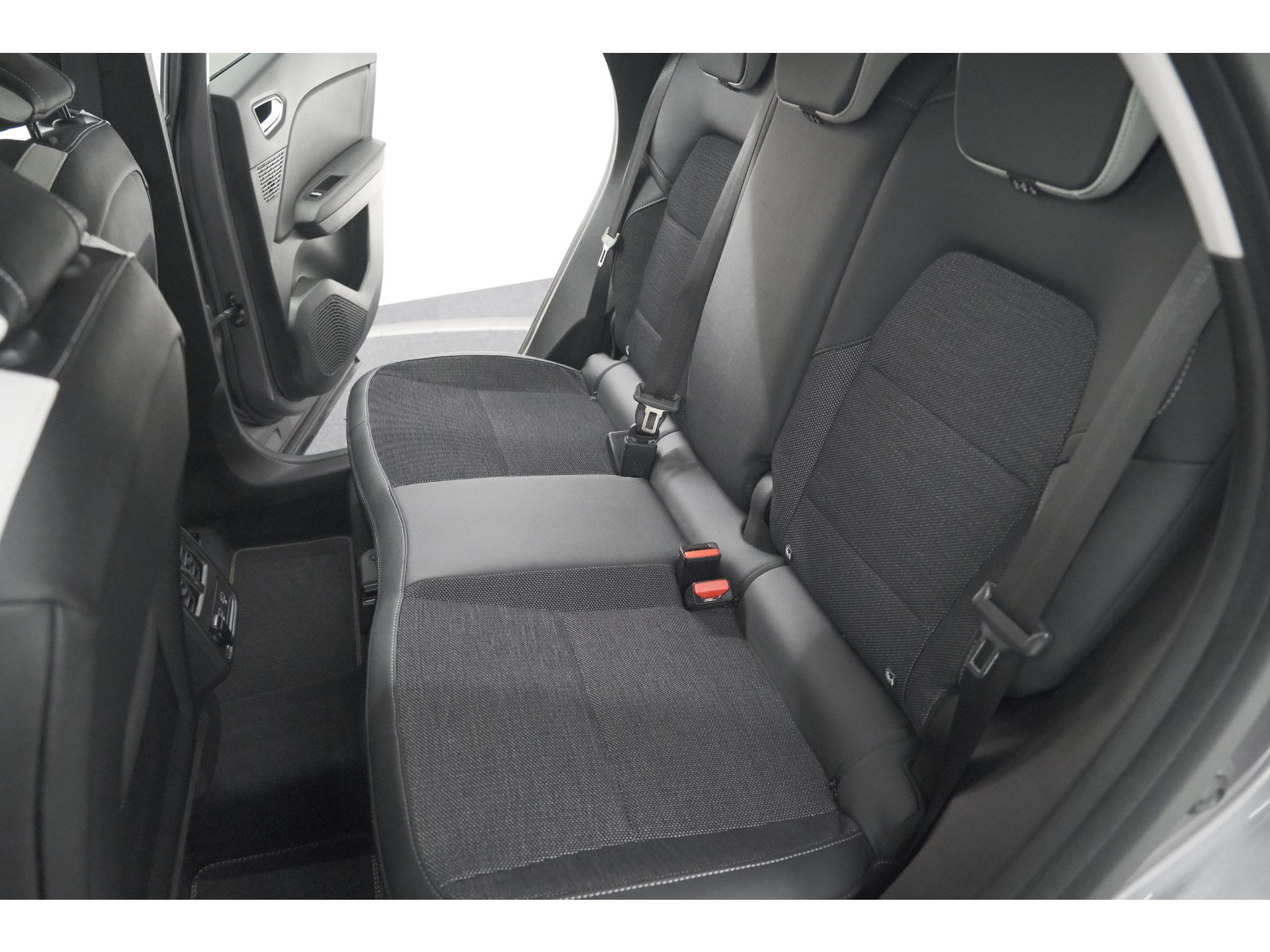 Renault Captur TCe 100 Intens | Trekhaak | Camera | Navigatie | Parkeersensoren