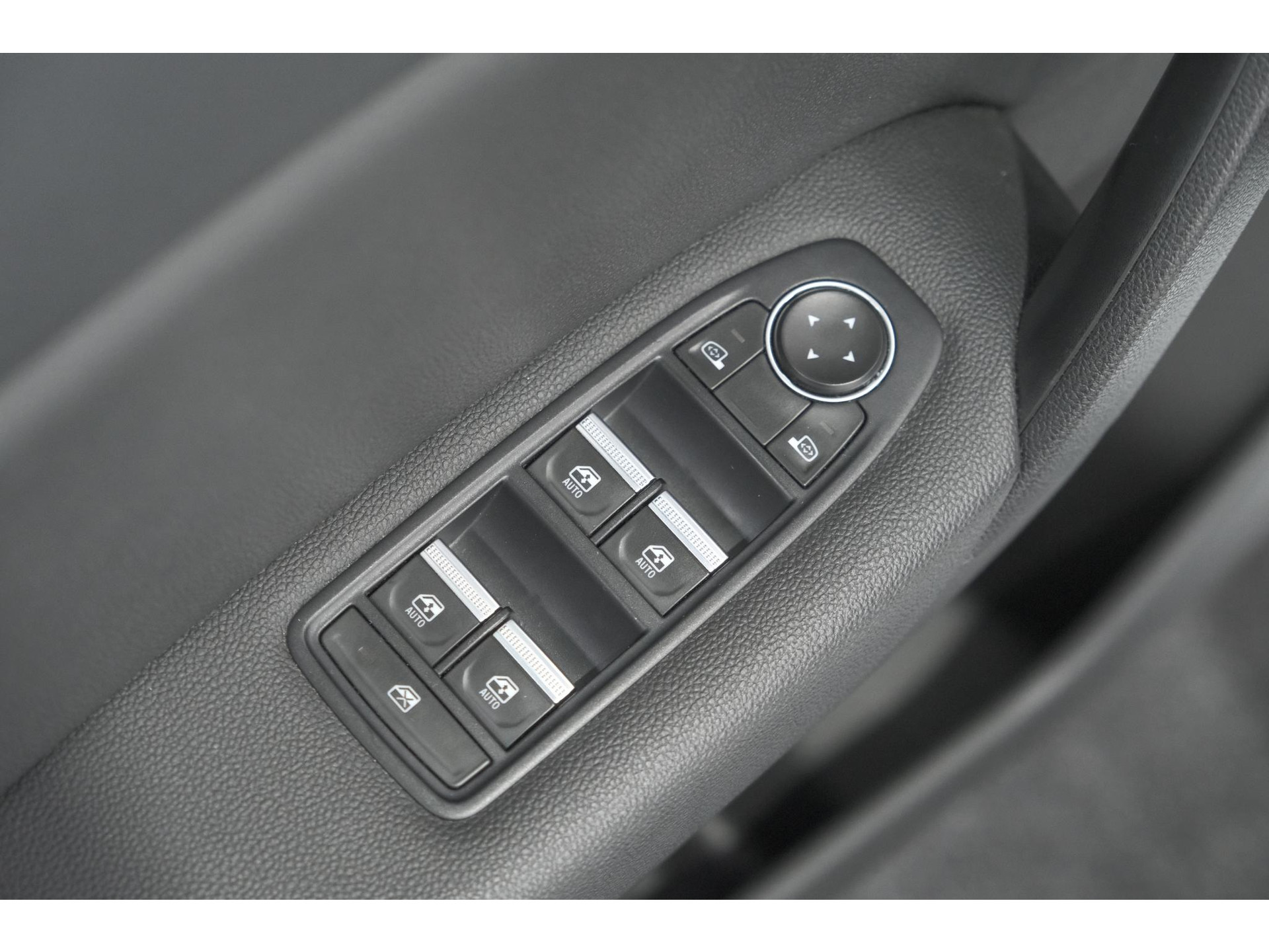 Renault Captur 1.6 E-Tech Plug-in Hybrid 160 Intens | Trekhaak | Camera | Adaptieve Cruise Control | Dodehoekdetectie