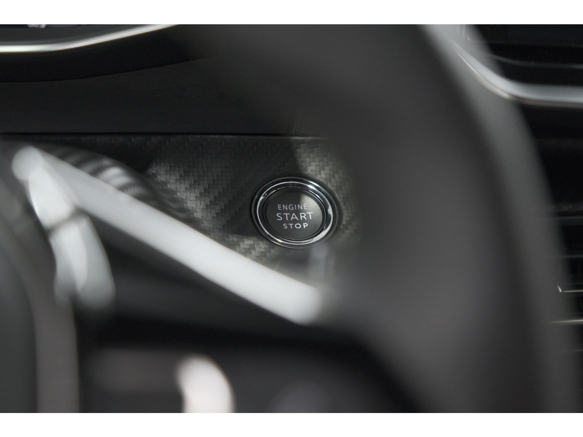 Peugeot 2008 PureTech 130 GT Pack | Leer-pakket | Camera | Dodehoekdetectie | Apple Carplay | Stoelverwarming