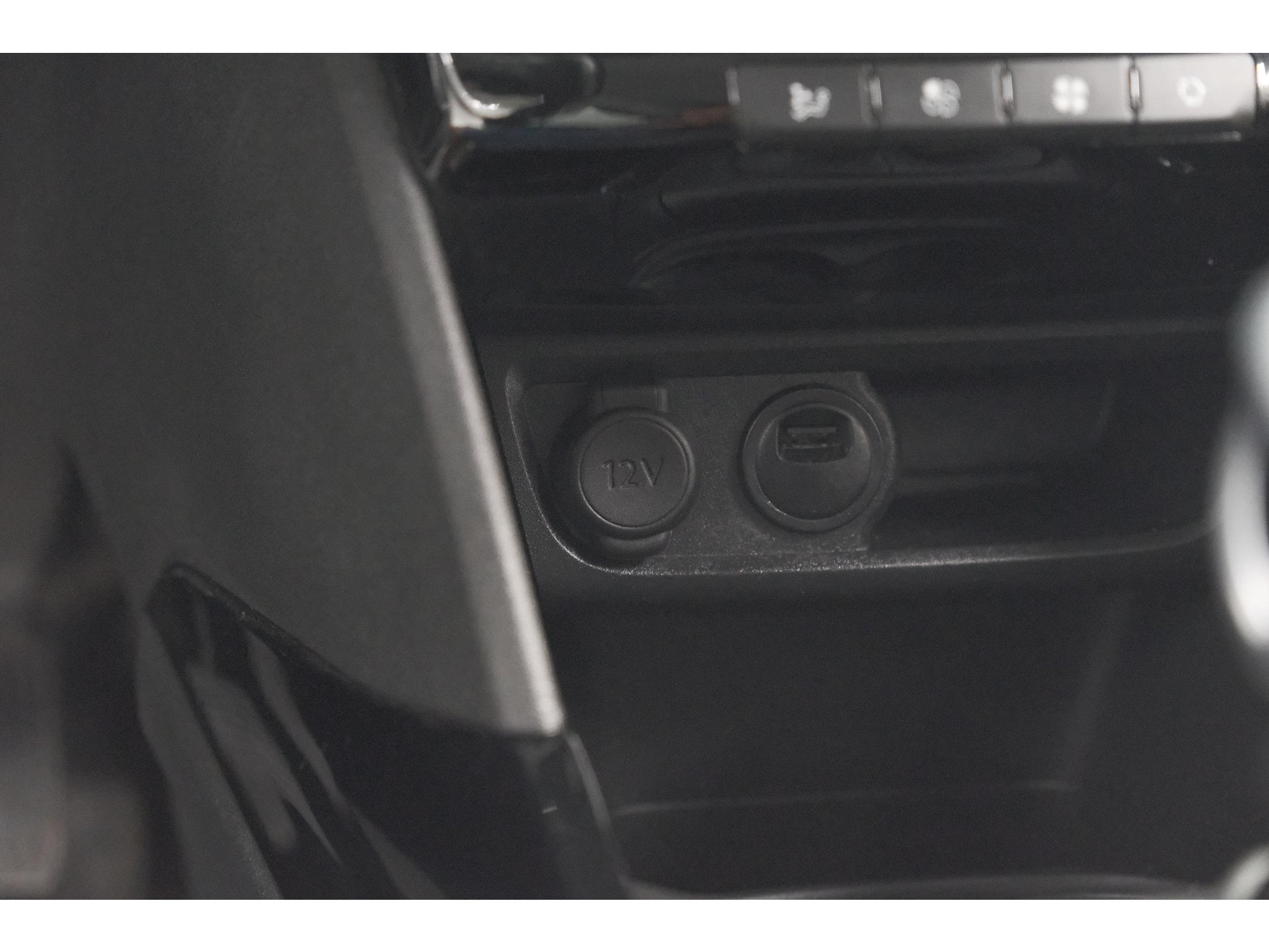 Peugeot 2008 PureTech 130 Allure | Camera | Apple Carplay | Parkeersensoren | Navigatie