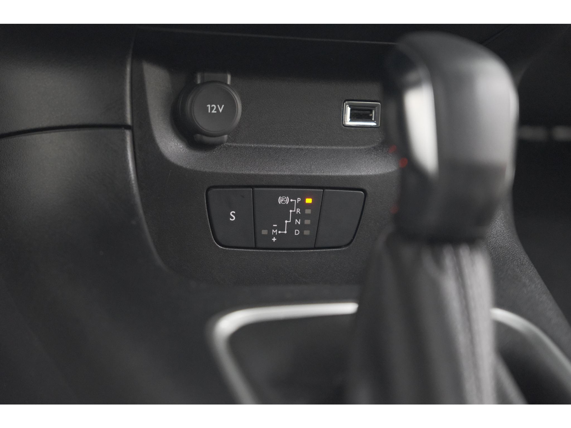 Citroen C3 PureTech 110 EAT6 Max | Parkeersensoren | Apple Carplay | 16 Inch Lichtmetalen Velgen