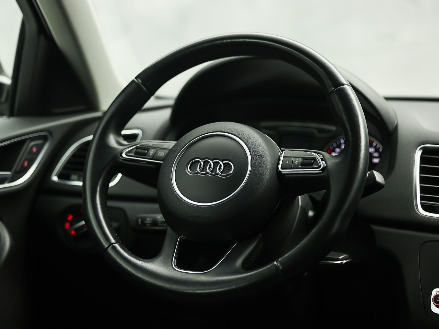 Audi Q3 1.4 TFSI Sport 150Pk Automaat (NAVIGATIE, CLIMATE, CAMERA, STOELVERWARMING, SPORTSTOELEN, XENON, DRIVE SELECT, CRUISE, NIEUWSTAAT)