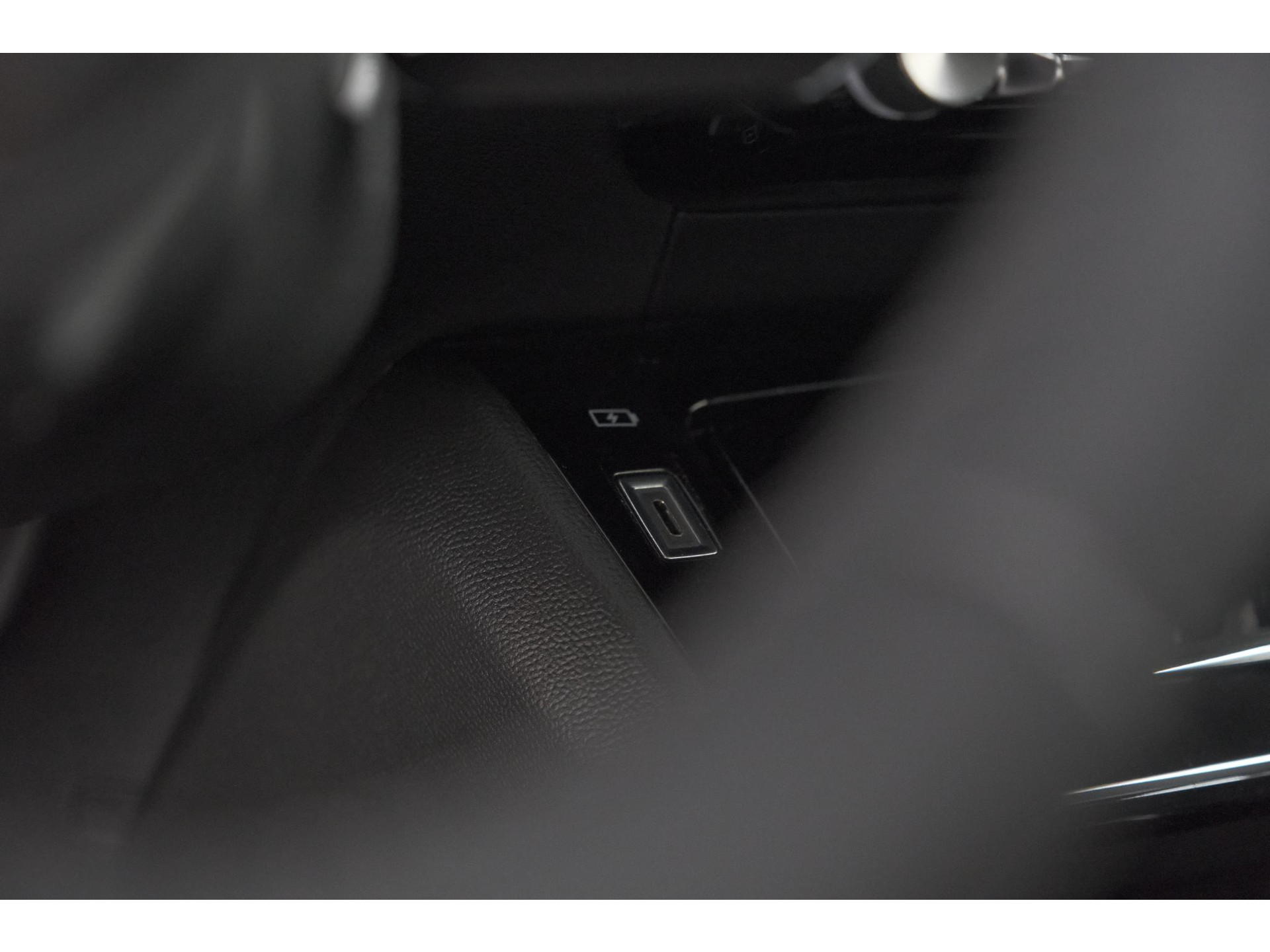Peugeot 208 PureTech 100 Allure | Navigatie | Parkeersensoren | Apple Carplay