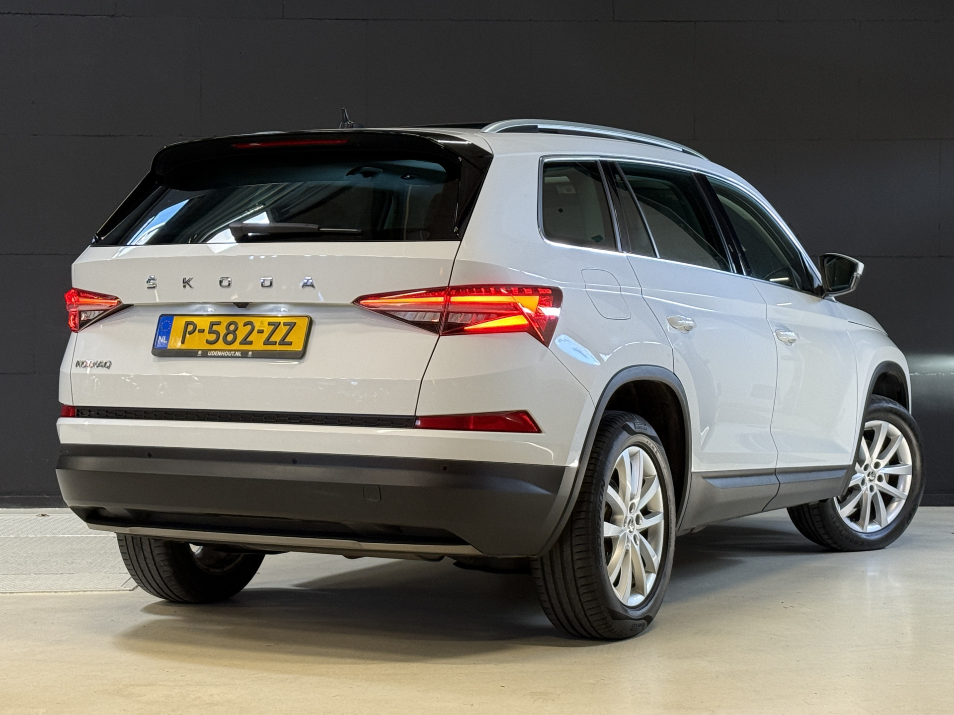 ŠKODA Kodiaq 1.5 TSI Business Edition | Panoramadak | Trekhaak | Apple Carplay | Dakdragers