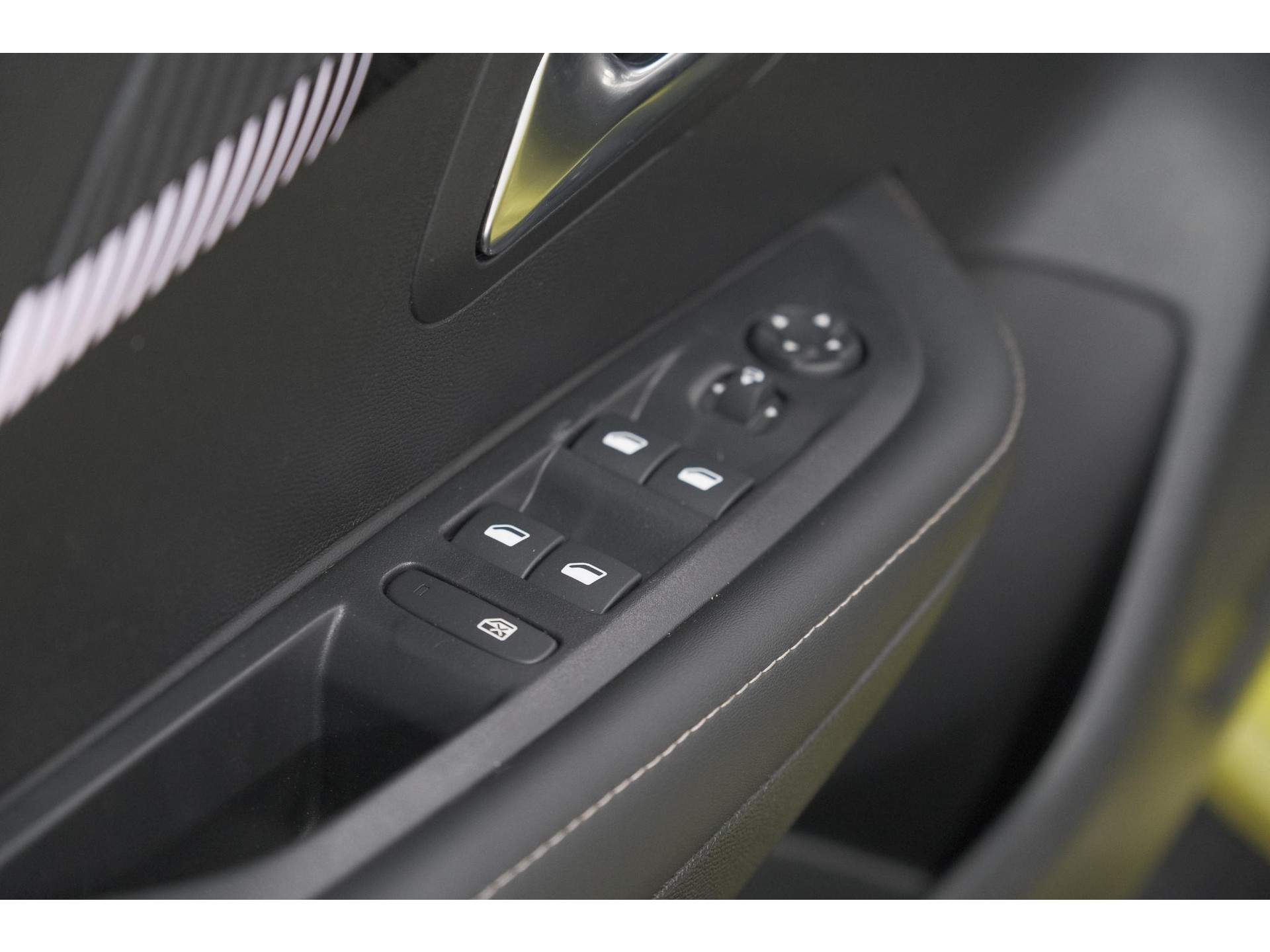 Peugeot 208 PureTech 100 Allure | Apple Carplay | Parkeersensoren | Climate Control