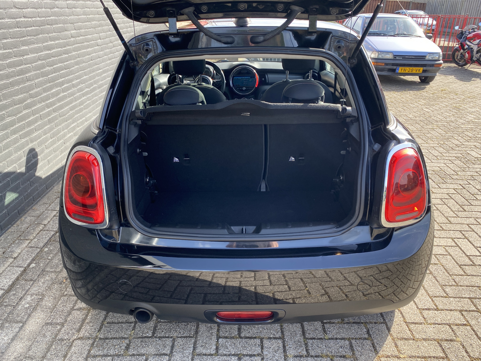MINI Mini 1.5 Cooper Pepper 136 pk | navigatie | panoramadak | bluetooth | cruise control | chromen details | trekhaak