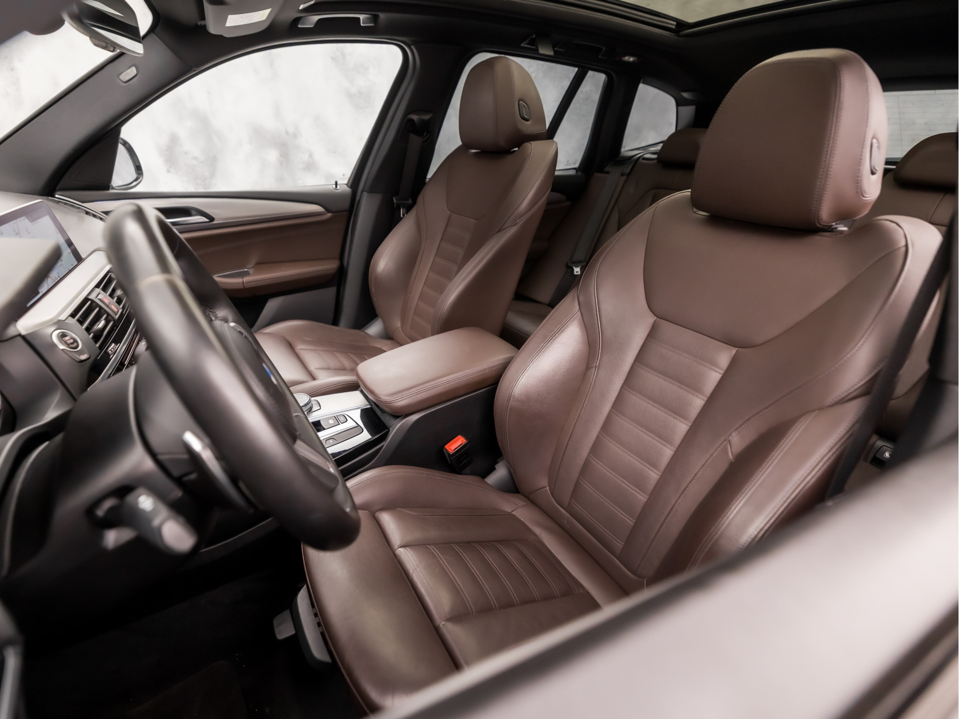 BMW X3 xDrive20i M Sport High Executive (PANORAMADAK, M PAKKET, GROOT NAVI, BRUIN LEDER, STOELVERWARMING, SPORTSTOELEN, CAMERA, ELEK ACHTERKLEP, SFEERVERLICHTING, NIEUWSTAAT)