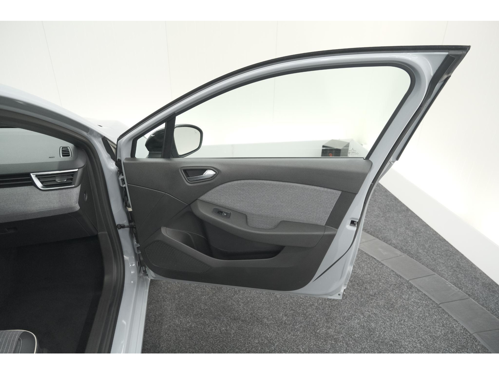 Renault Clio TCe 90 GPF techno | 360 Camera | Adaptieve Cruise Control | Navigatie | 9.3 Inch Groot Scherm