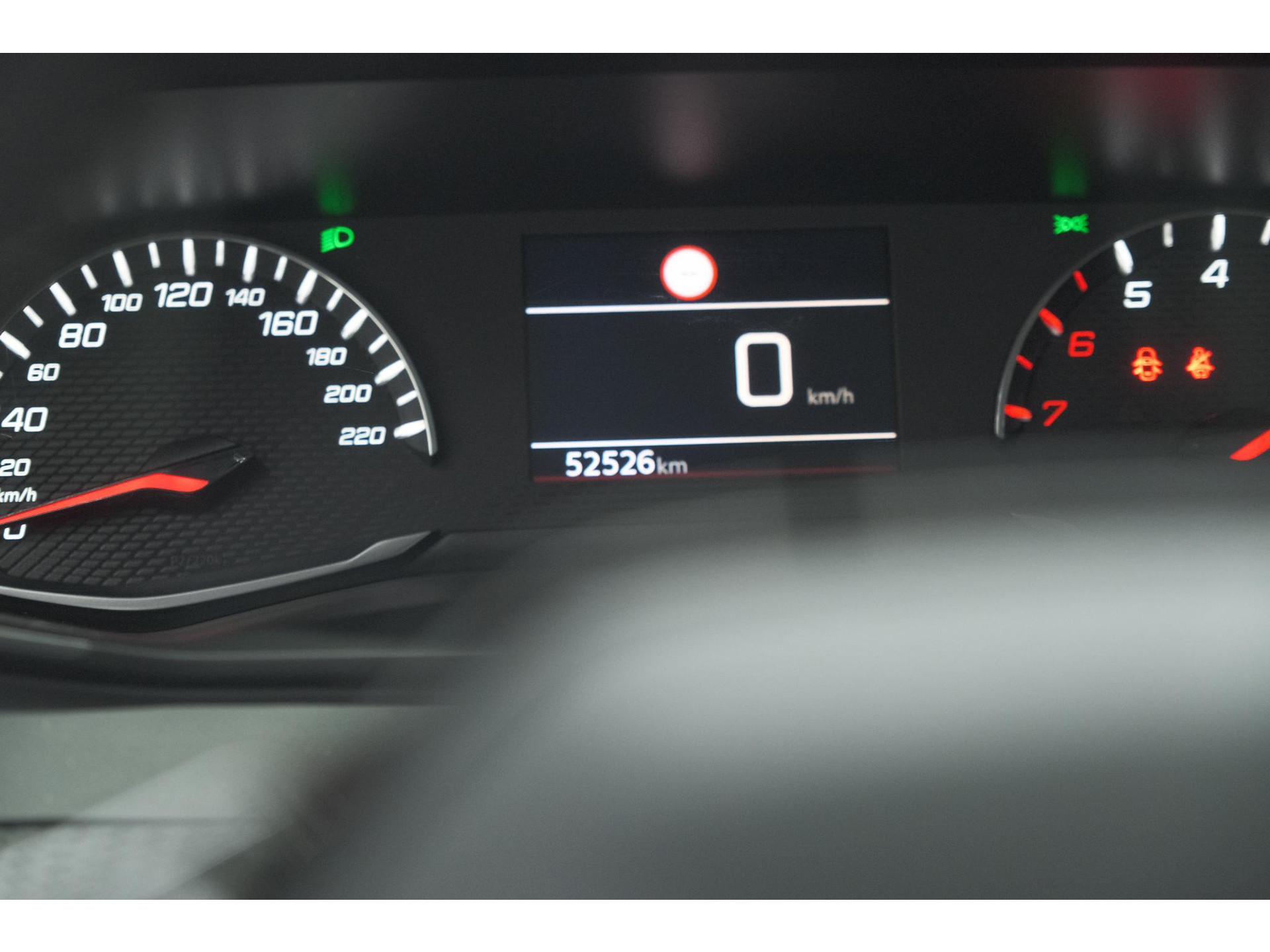 Peugeot 2008 PureTech 102 Allure Pack | Allseason Banden | Parkeersensoren | Apple Carplay