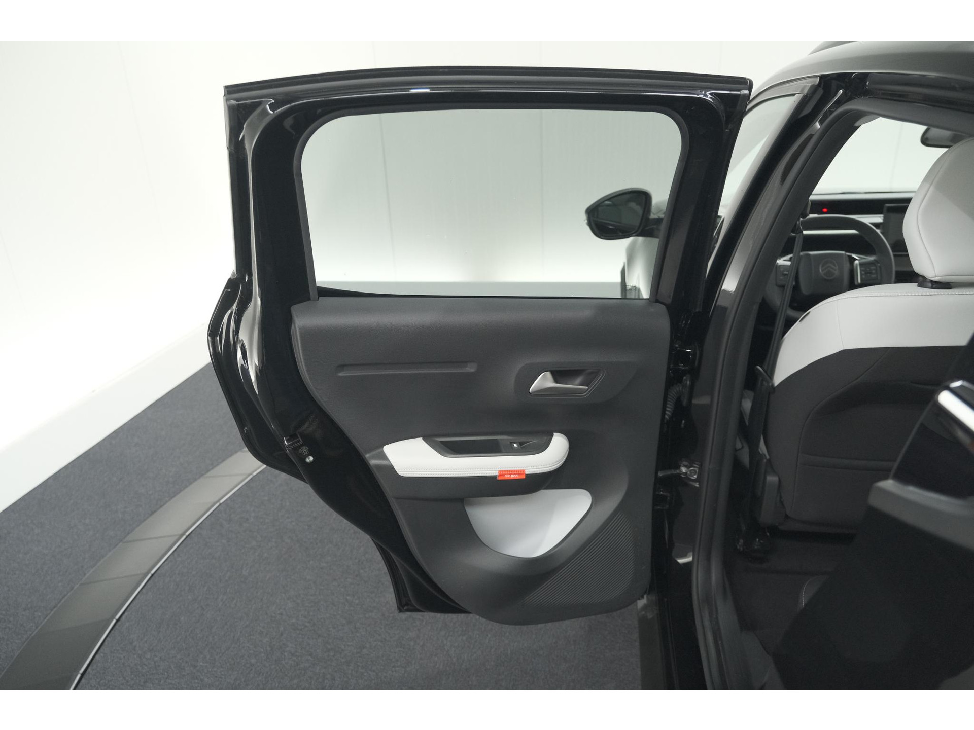 Citroen Ë-C3 Max 113pk 44 kWh | 7 KW Laadfunctie | Camera | Navigatie | Apple Carplay | Parkeersensoren