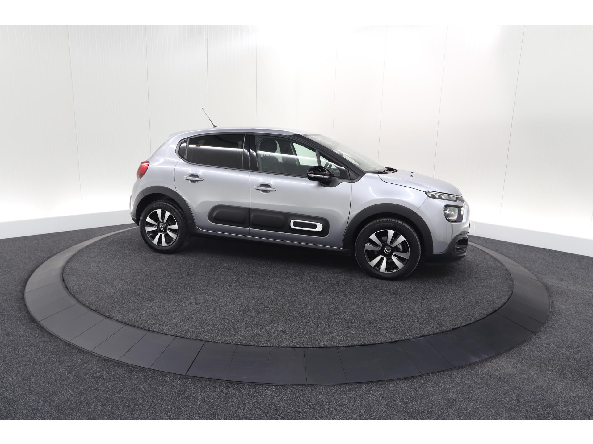 Citroen C3 PureTech 110 EAT6 Max | Apple Carplay | Parkeersensoren | Climate Control | 16 Inch Lichtmetalen Velgen