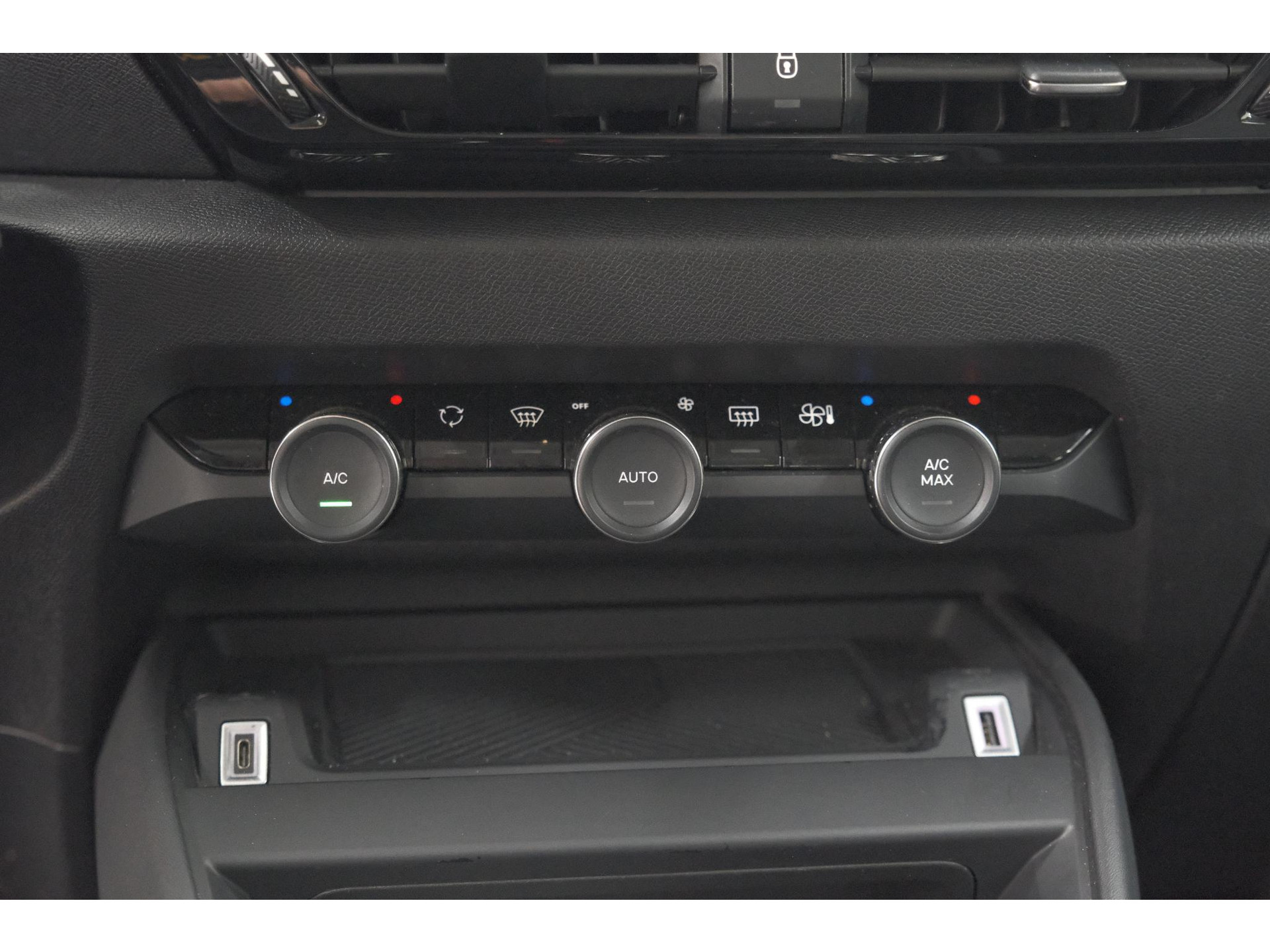 Citroen Ë-C4 Live 50 kWh | 11 KW lader | 93,1% SOH | Apple Carplay | Parkeersensoren | LED