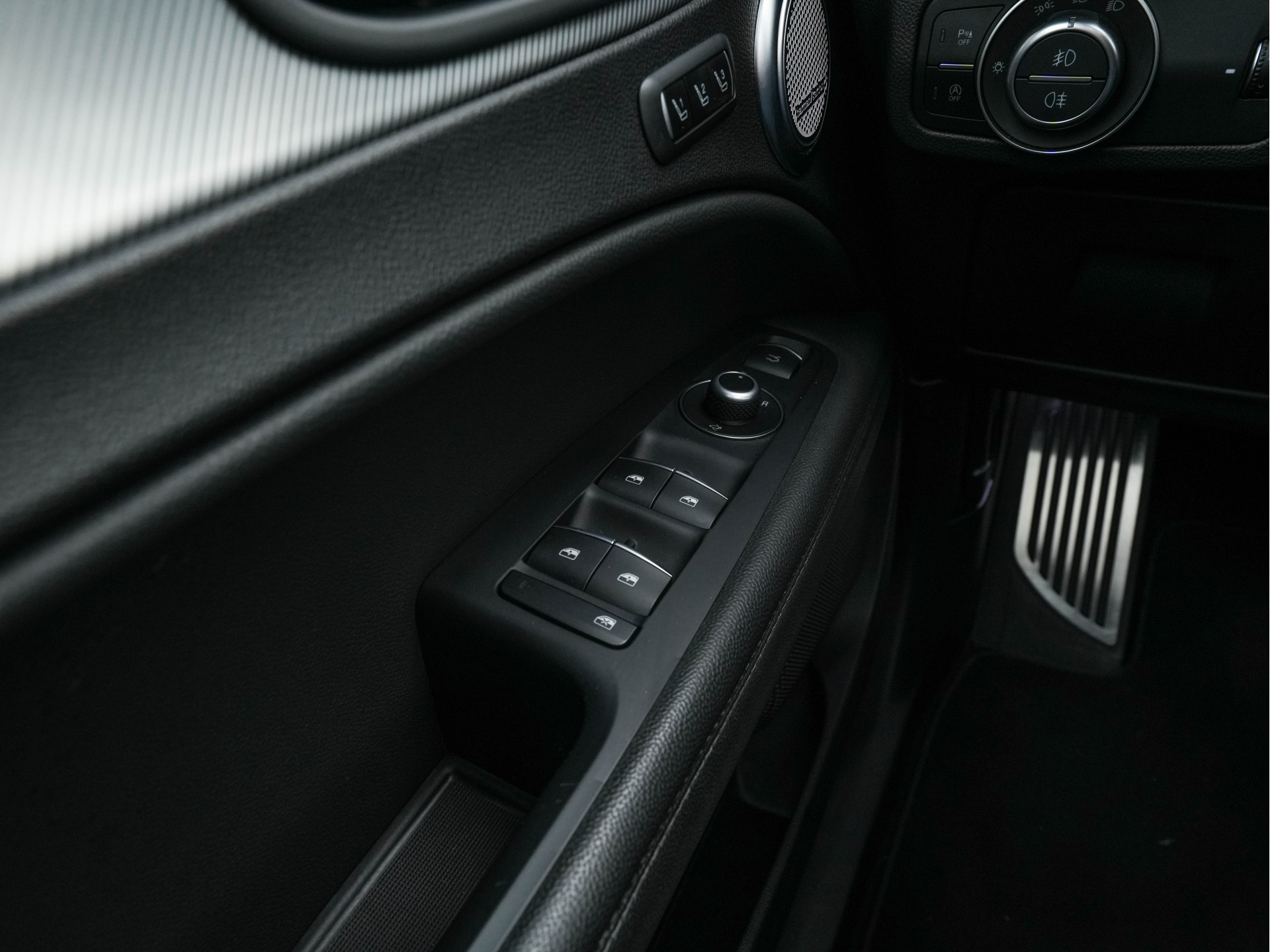 Alfa Romeo Stelvio 2.2d AWD Q4 Super Aut. *PANO | LEATHER | BI-XENON | MEMORY-PACK | HARMAN/KARDON | BLINDSPOT | CAMERA | DAB+ | NAVI-FULLMAP | HEATED-SPORTSEATS | ECC | ADAPTIVE-CRUISE | PDC | PRIVACYGLASS | TOWBAR | 19"ALU*