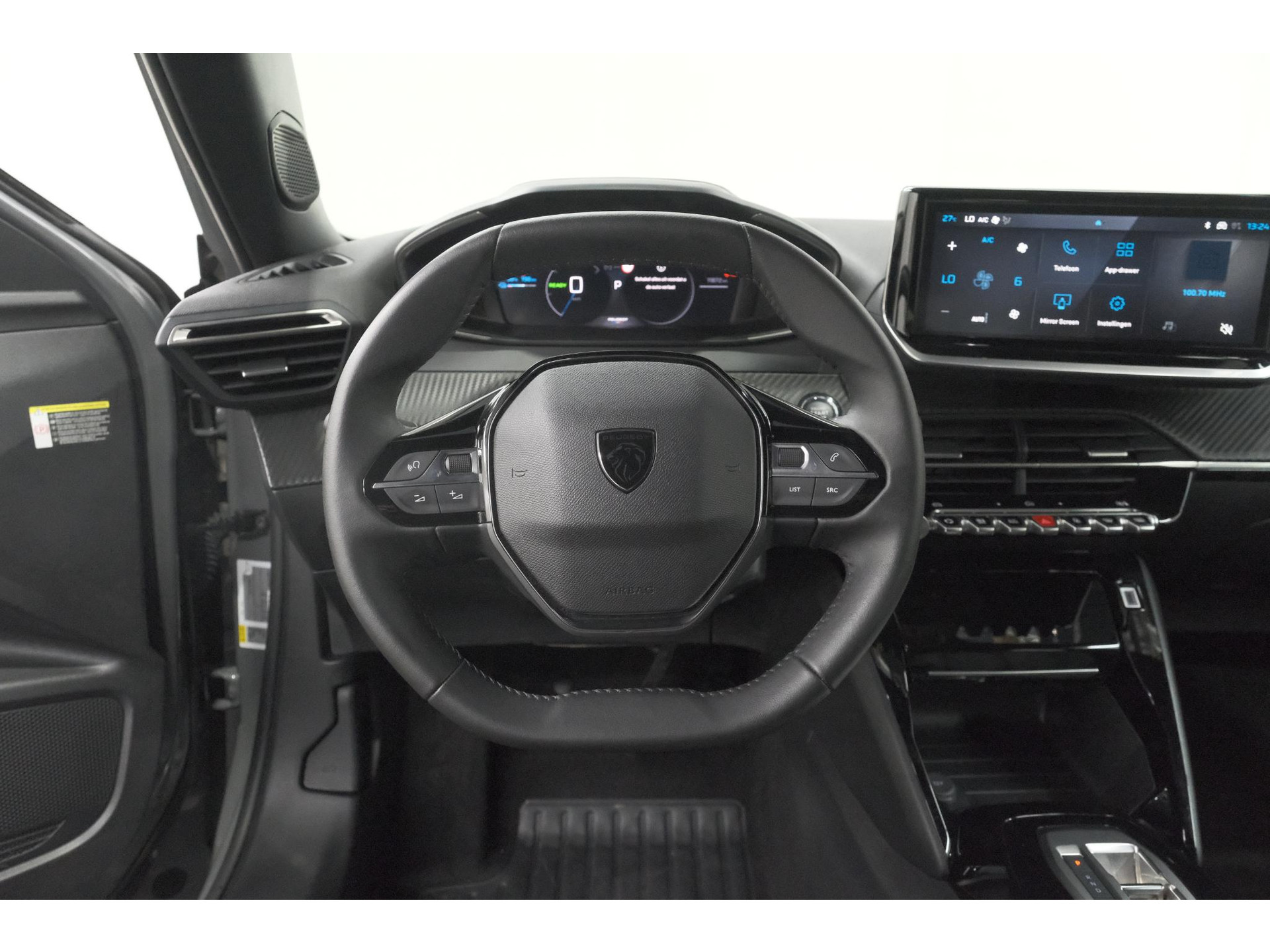 Peugeot e-2008 EV Allure 54 kWh | 97,2% SOH | 11 KW Lader | Apple Carplay | Parkeersensoren