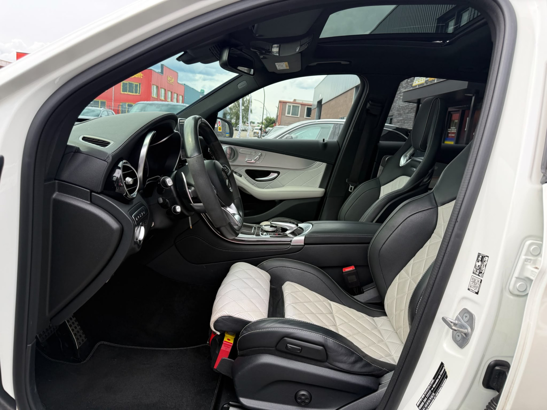 Mercedes-Benz GLC-klasse AMG 43 4MATIC | 3/6/12MND GARANTIE | KUIPSTOELEN | BURMESTER | MEMORY | PANO | ACC | STANDKACHEL | 360 CAMERA | BOMVOL | TREKHAAK |