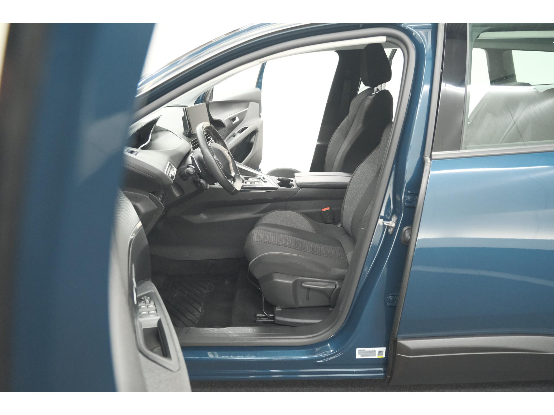 Peugeot 5008 PureTech 130 EAT8 Active Pack | 7 Zitplaatsen | Apple Carplay | Parkeersensoren | Navigatie
