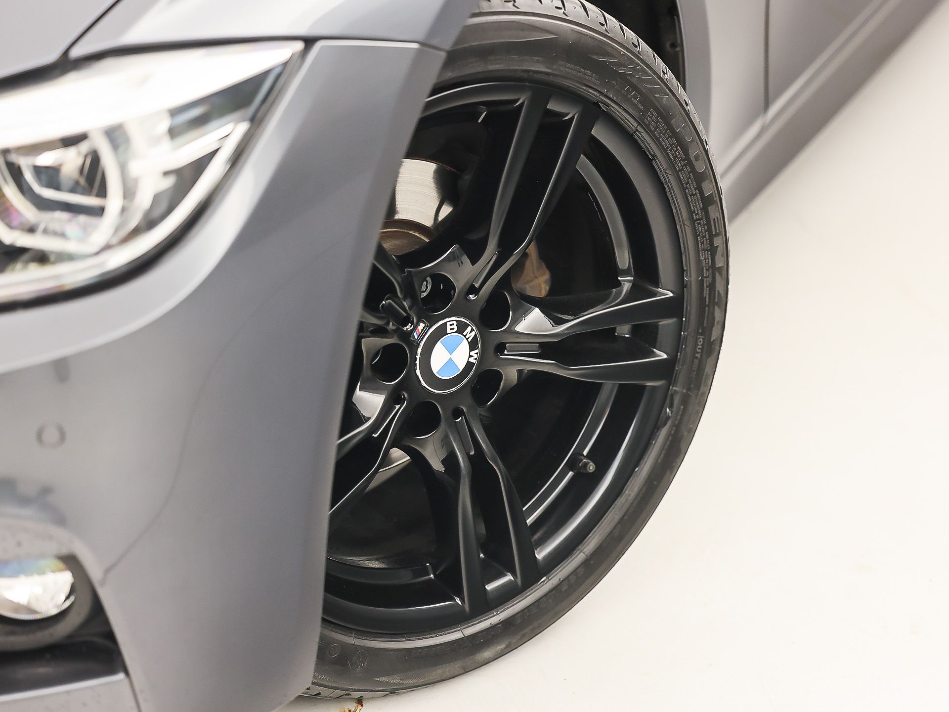 BMW 3 Serie 320i M Sport High Executive 184Pk Automaat (GROOT NAVI, DEALER ONDERHOUDEN, CLIMATE, LEDER, STOELVERWARMING, SPORTSTOELEN, PARKEERSENSOREN, GETINT GLAS, NIEUWSTAAT)