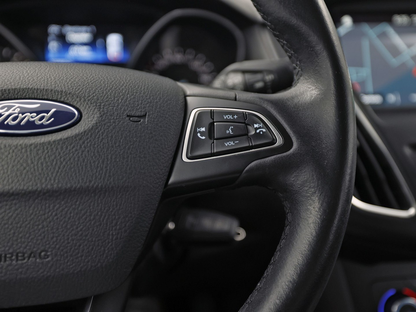 Ford Focus Wagon 1.0 Sport (APPLE CARPLAY, GROOT NAVI, CAMERA, CLIMATE, SPORTSTOELEN, TREKHAAK, CRUISE, NIEUWSTAAT)