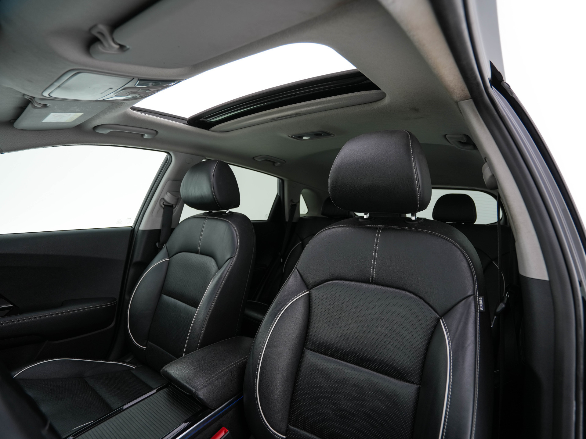 Kia e-Niro ExecutiveLine 64 kWh [ 3-Fase ] {SOH-100%} (INCL-BTW) Aut. *PANO | LEATHER | JBL-AUDIO | FULL-LED | NAVI-FULLMAP | DAB | ADAPTIVE-CRUISE | CAMERA | MEMORY-PACK | LANE-ASSIST | CCS-FASTLOADER | KEYLESS | DIGI-COCKPIT | 17"ALU*