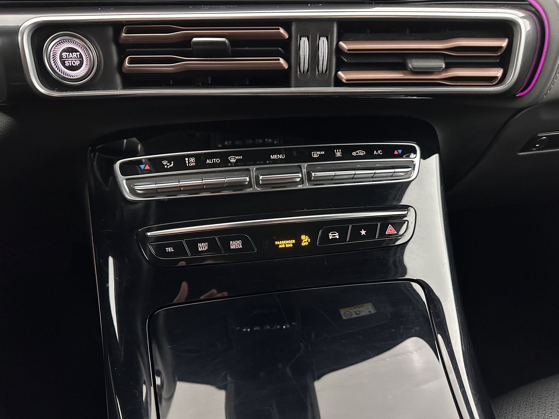 Mercedes-Benz EQC 400 4MATIC Business Solution Luxury 80 kWh {SOH-89%} (INCL.BTW) Aut.*LEATHER | FULL-LED | DISTRONIC | BLINDSPOT | HEATED-COMFORTSEATS | DIGI-WIDESCREEN | DAB+ | KEYLESS | AMBIENTLIGHT | NAVI-FULLMAP | ECC | PRIVACY-GLASS | PDC | 20''ALU*