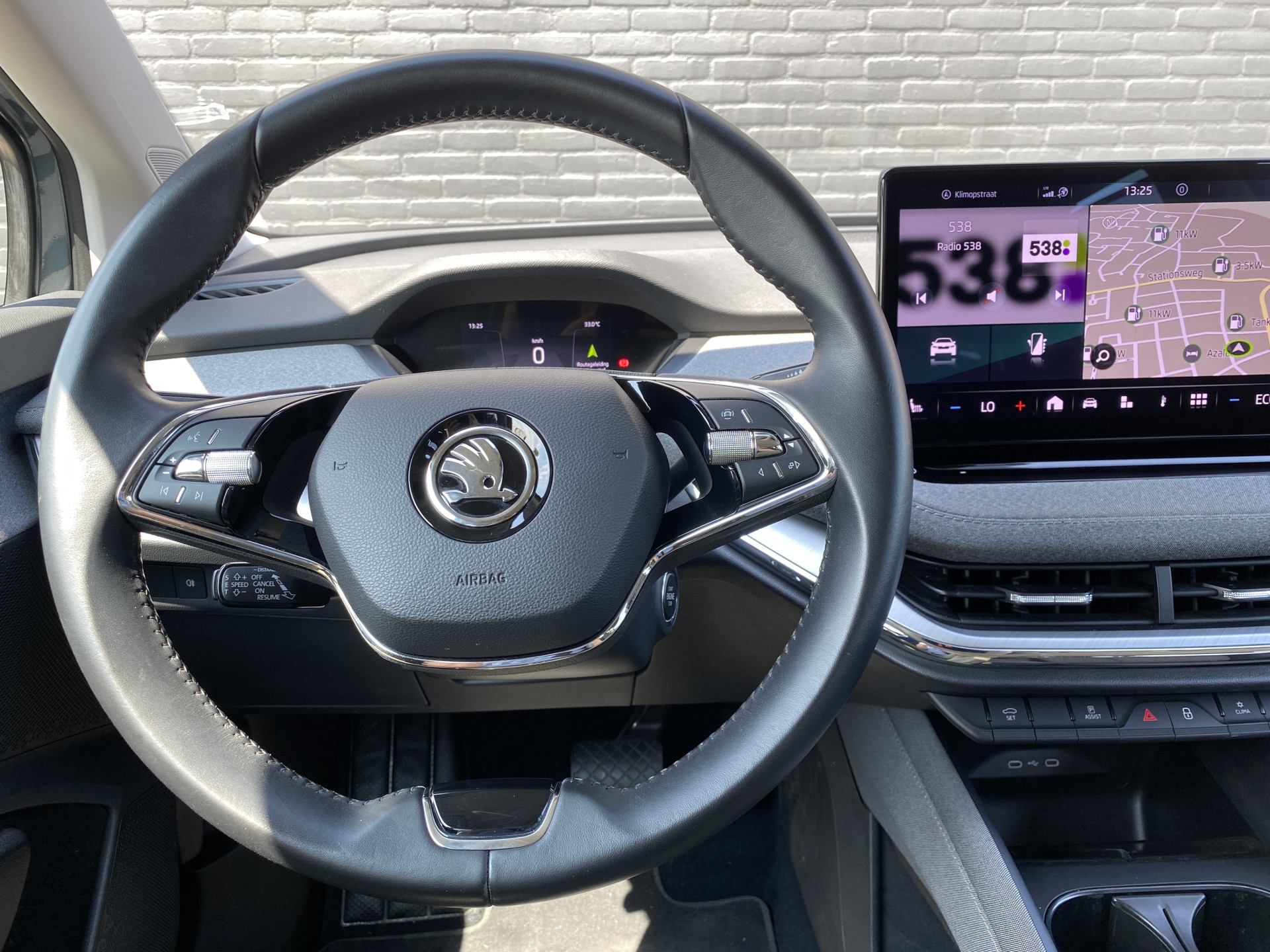 ŠKODA Enyaq iV 60 | 1e eigenaar | dealer onderhouden | navigatie | trekhaak | camera | stoelverwarming | apple carplay